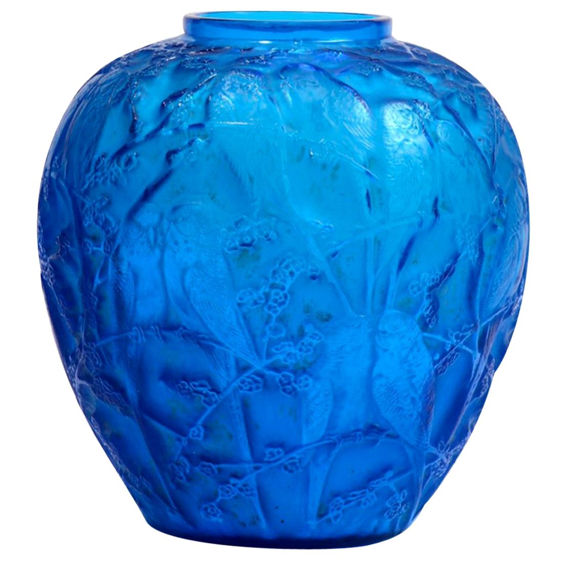 René Lalique Electric Blue Vase "Perruches"