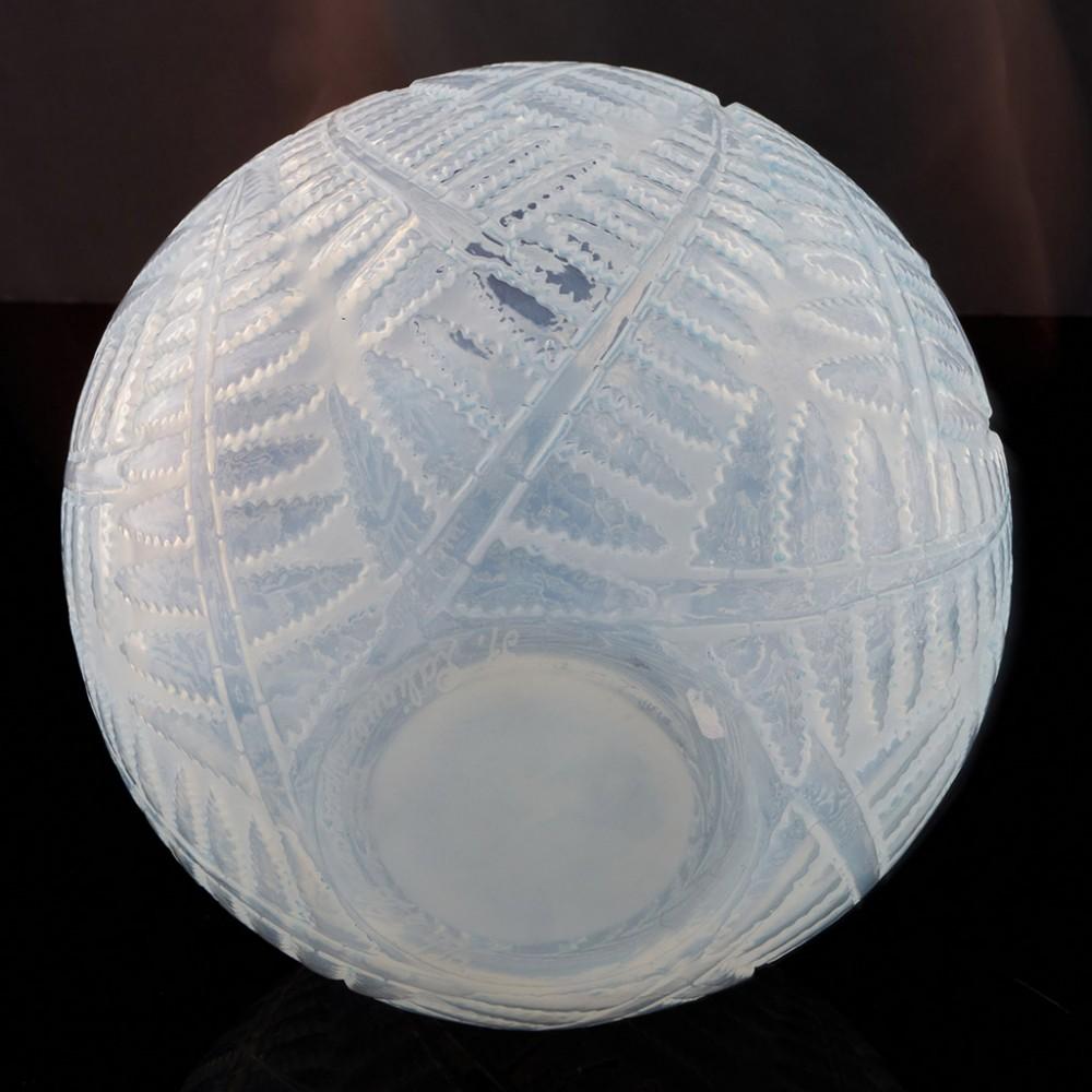 Rene Lalique Espalion or Fougères Opalescent Glass Vase, Designed, 1927 In Excellent Condition In Forest Row, East Sussex