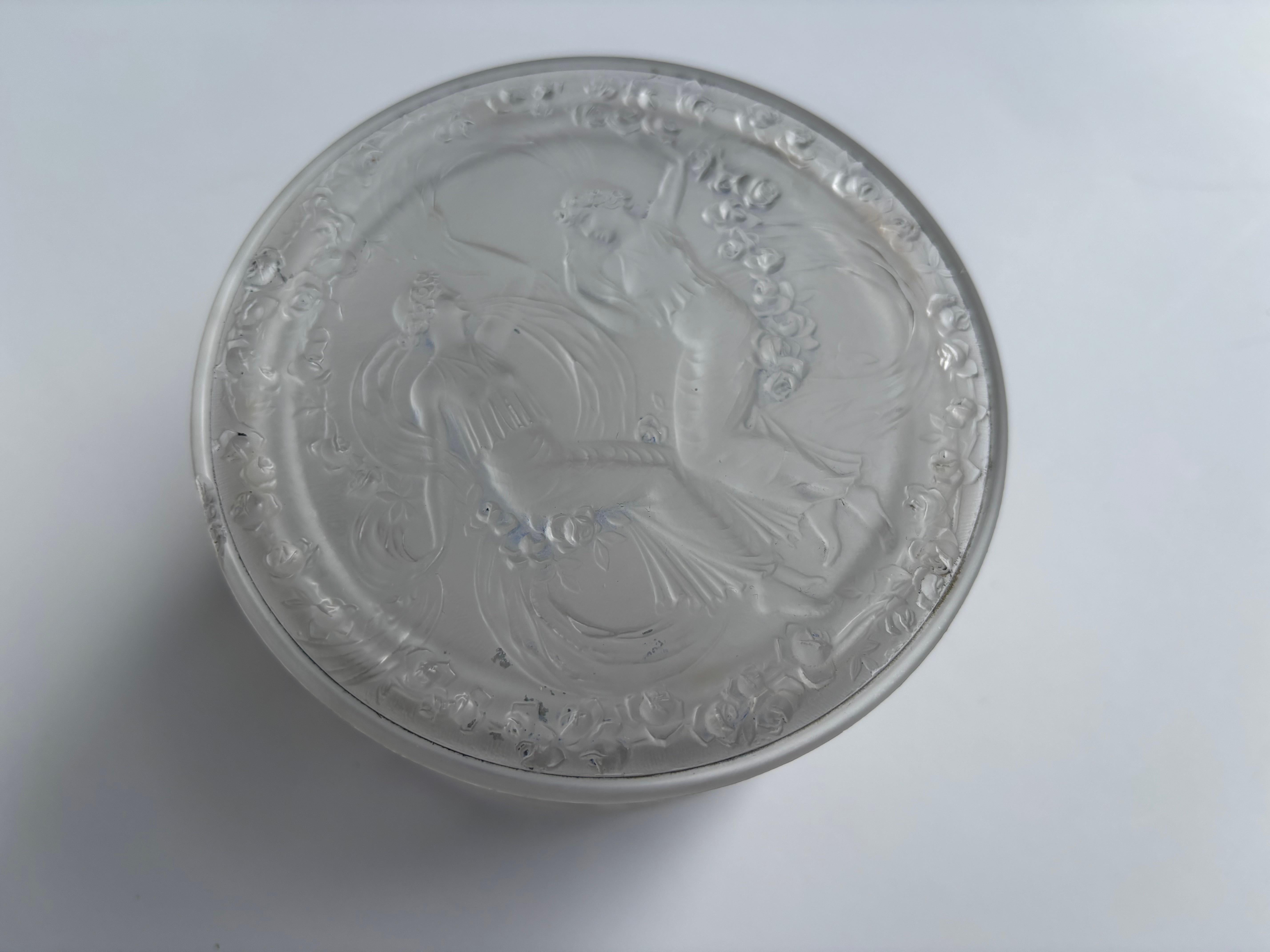 Figuritas René Lalique  et Voiles joyería / vidrio decorativo  Caja con tapa. en Bueno estado para la venta en Los Angeles, CA