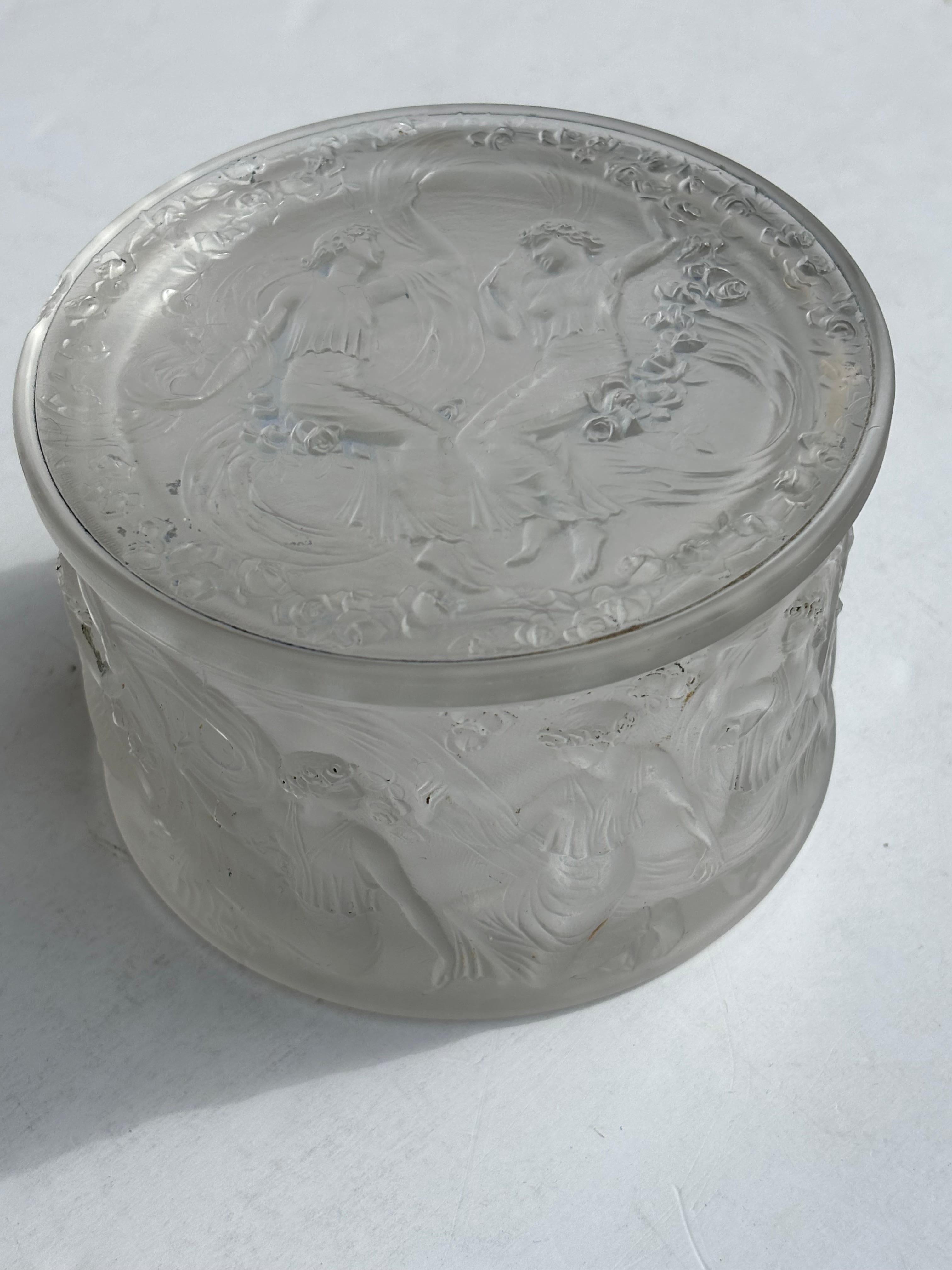 Figuritas René Lalique  et Voiles joyería / vidrio decorativo  Caja con tapa. Vidrio en venta