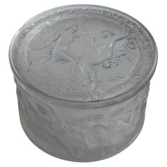 Rene Lalique Figurines  et Voiles jewelry / decorative glass  box with Lid.