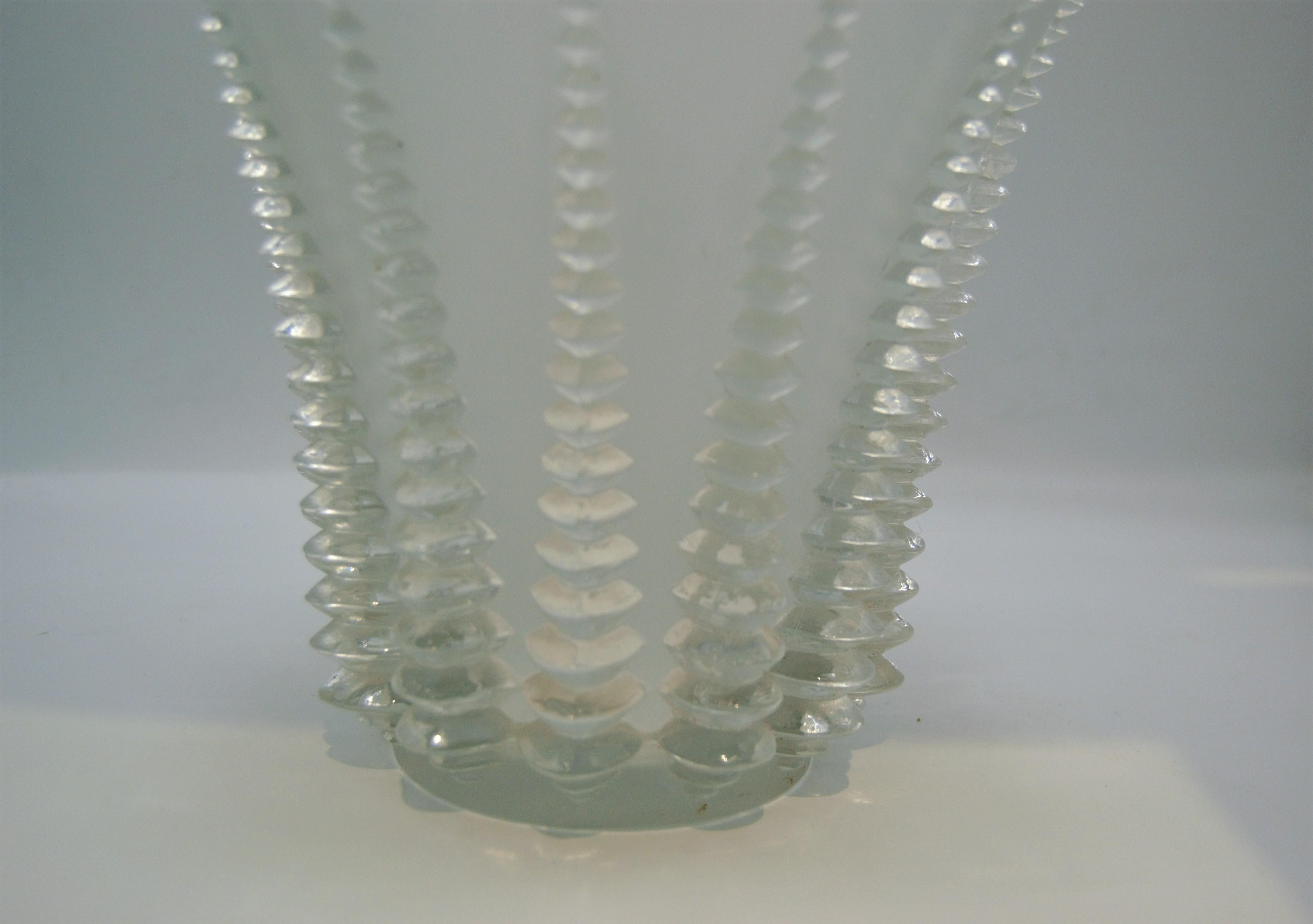 René Lalique
1860-1945.

A moulded glass vase by rene´ lalique,
Design created in 1936.
Measures: Height 8.66 in x diamètre 9.45 in
Signed.

Vase 