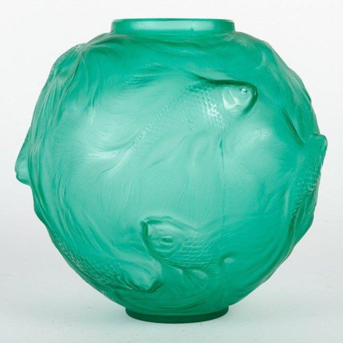 French René Lalique - Formose Vase, green tinted 1924 . For Sale