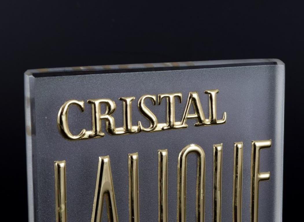 René Lalique, Francia. Cartello espositivo/insegna del negozio in vetro parzialmente satinato. In condizioni ottime in vendita a Copenhagen, DK