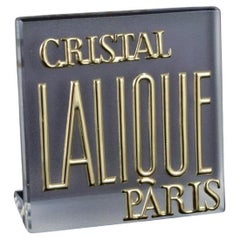 René Lalique, Francia. Rótulo de exposición/rótulo de tienda en cristal parcialmente esmerilado.