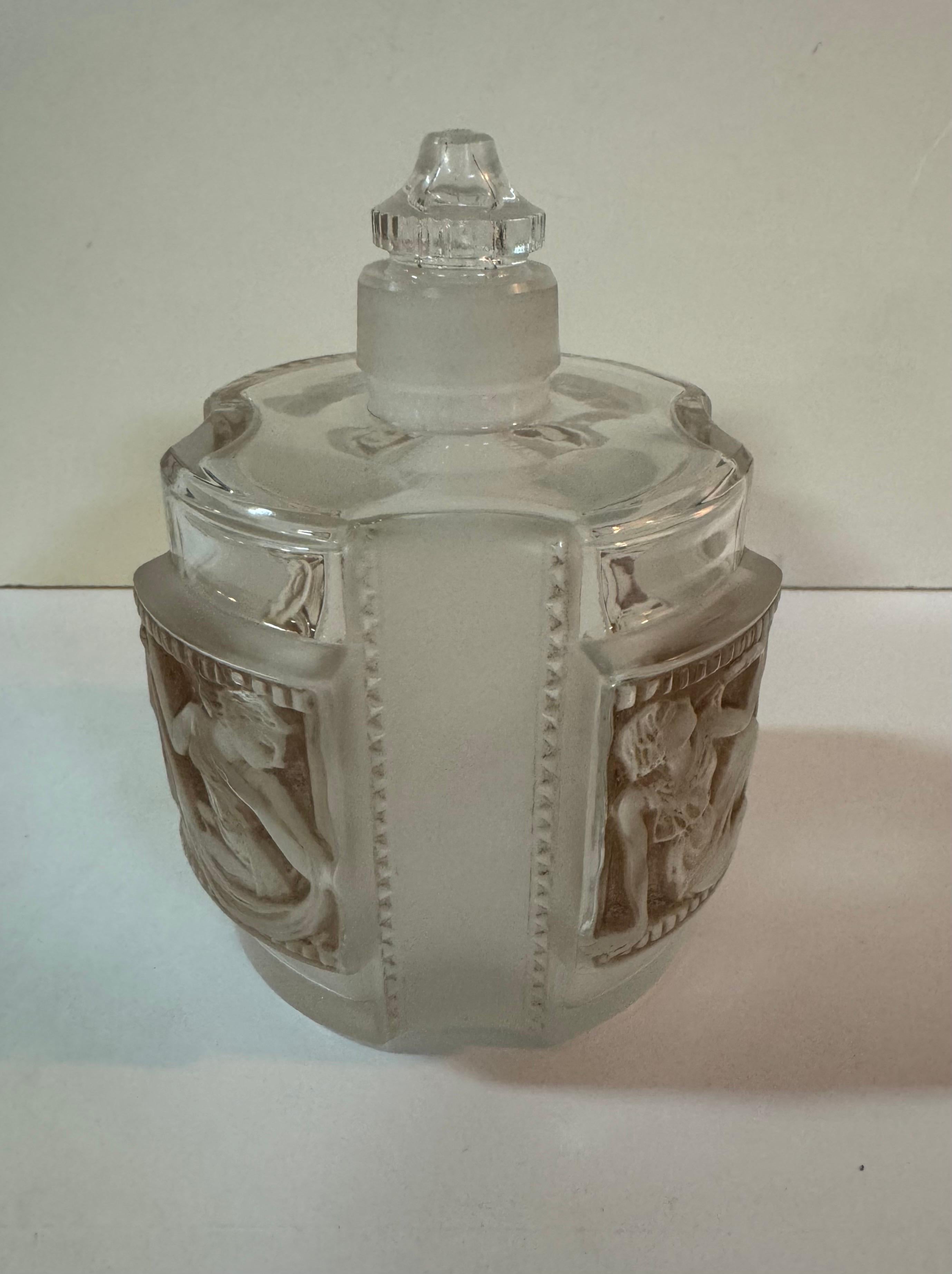 Milieu du XXe siècle Bouteille de parfum en cristal Rene Hisca circa 1940