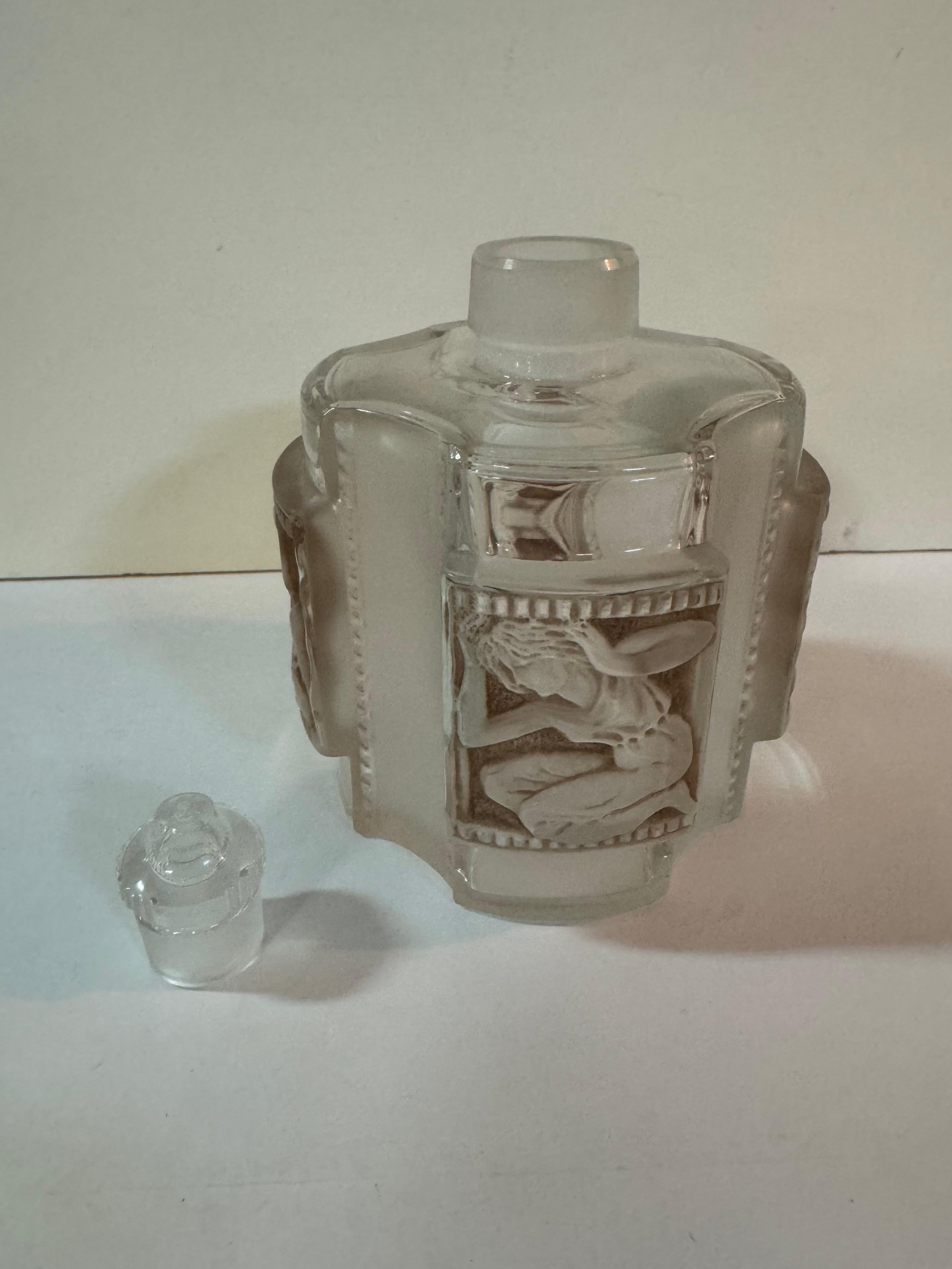 Verre taillé Bouteille de parfum en cristal Rene Hisca circa 1940