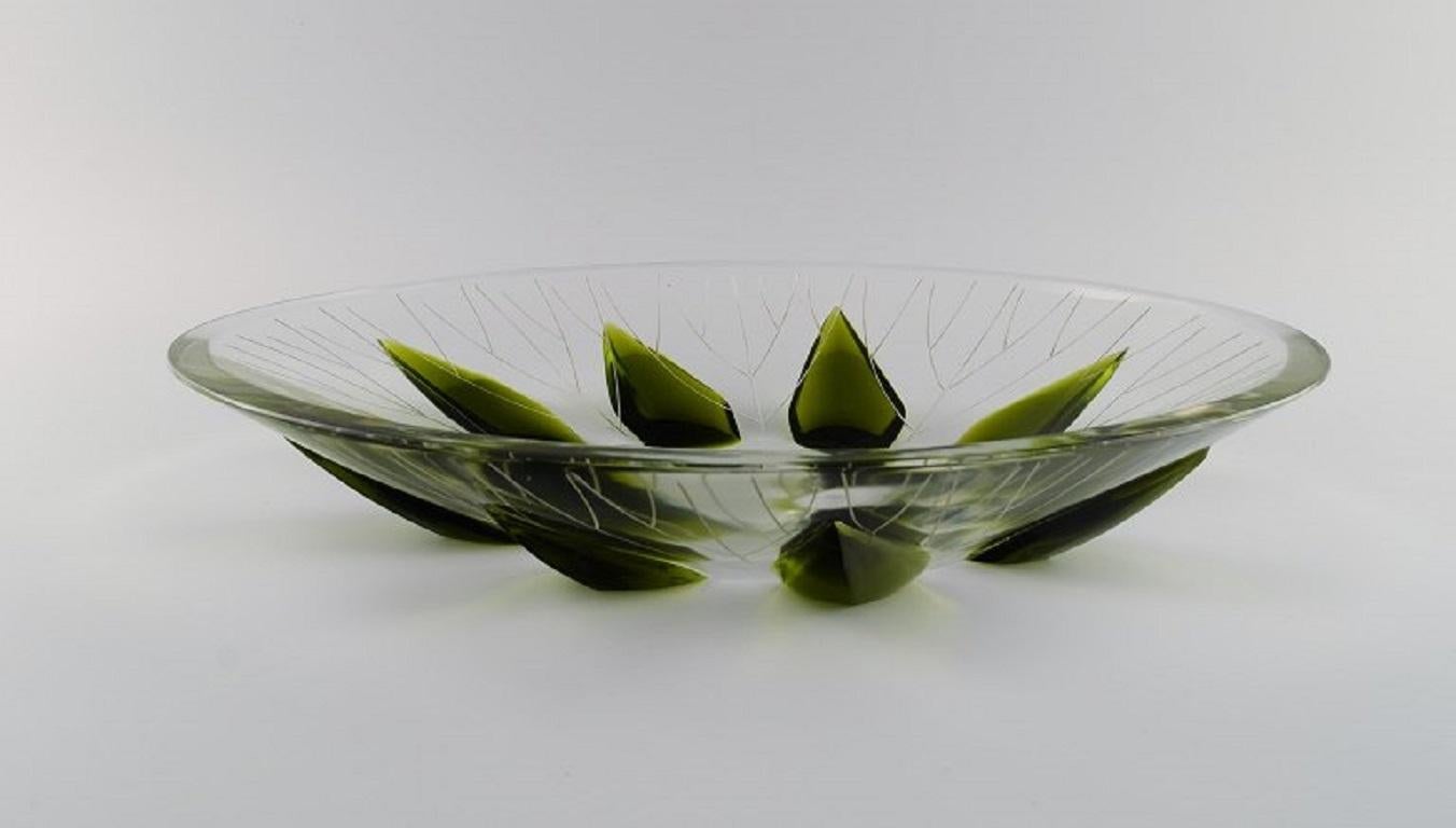 René Lalique, France. Large and rare bowl in clear and green art glass. 
1960s / 70s.
Measures: 44 x 35 x 7.5 cm.
In excellent condition.
Signed.
