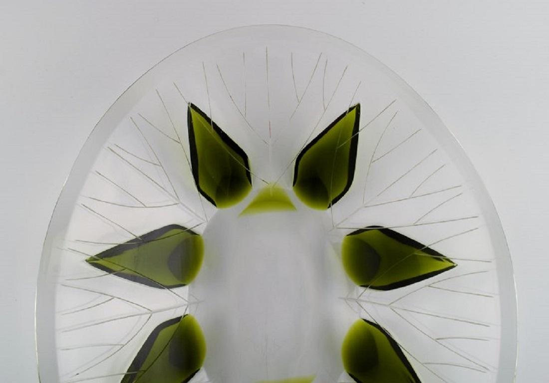 René Lalique, France. Large and Rare Bowl in Clear and Green Art Glass In Excellent Condition In Copenhagen, DK
