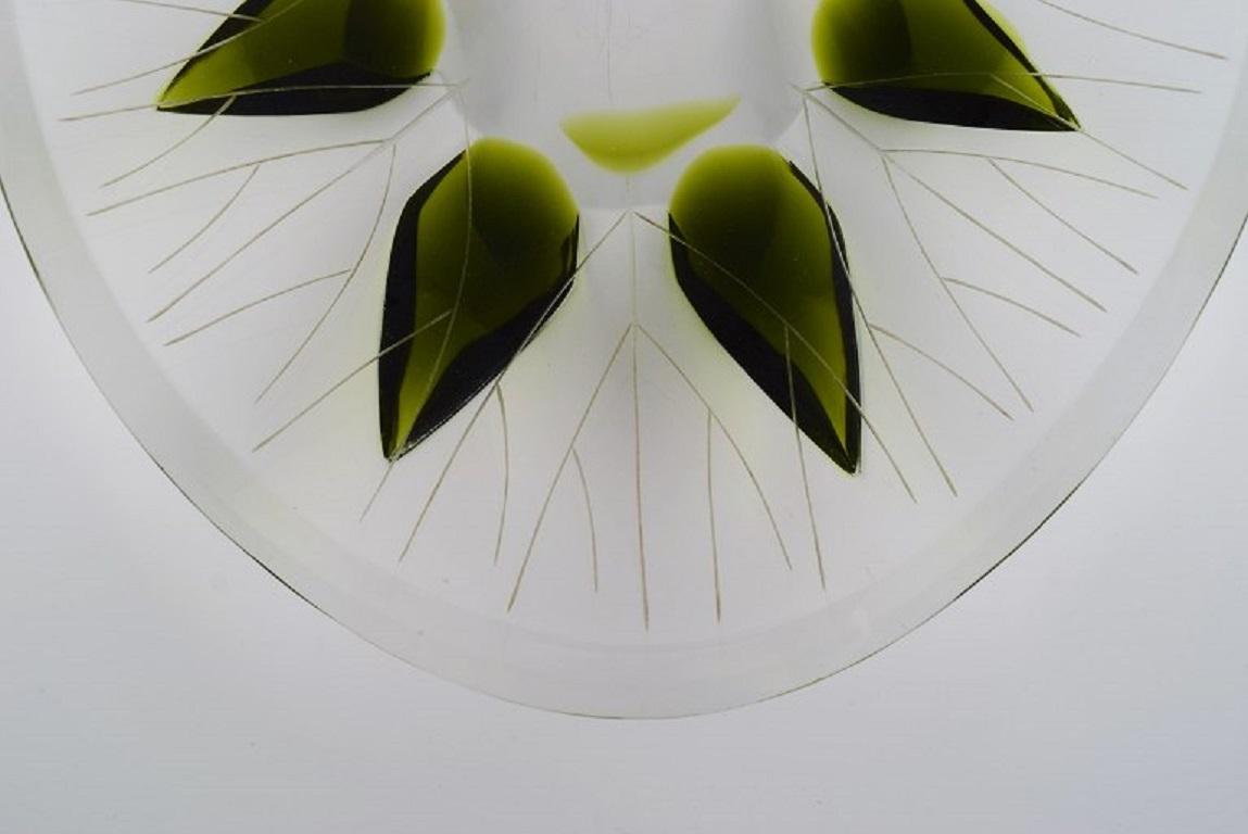 René Lalique, France. Large and Rare Bowl in Clear and Green Art Glass 1