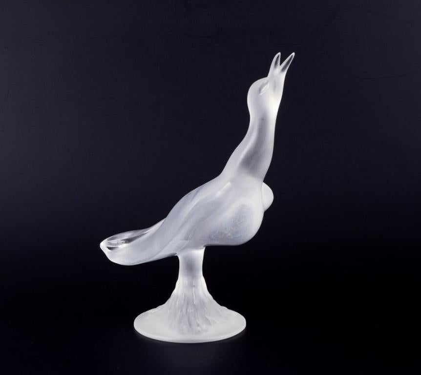 French René Lalique, France. Large art glass sculpture of a bird in clear glass. For Sale