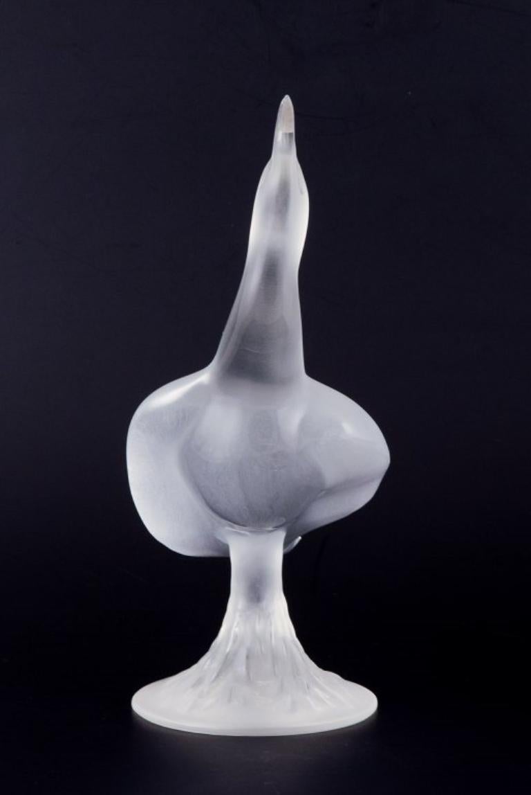 Art Glass René Lalique, France. Large art glass sculpture of a bird in clear glass. For Sale