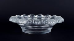 René Lalique, France. "Pornic" bowl in art glass designed with shell