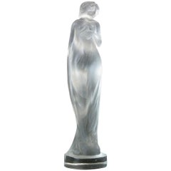 Statuette de Mouenne Voilee en verre dépoli Rene Lalique