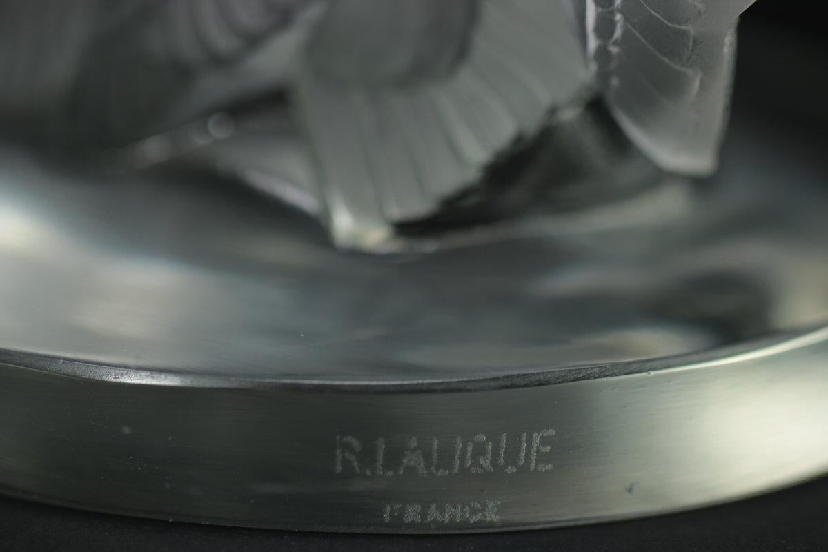 René Lalique Frosted Glass Roitelets Clock For Sale 3