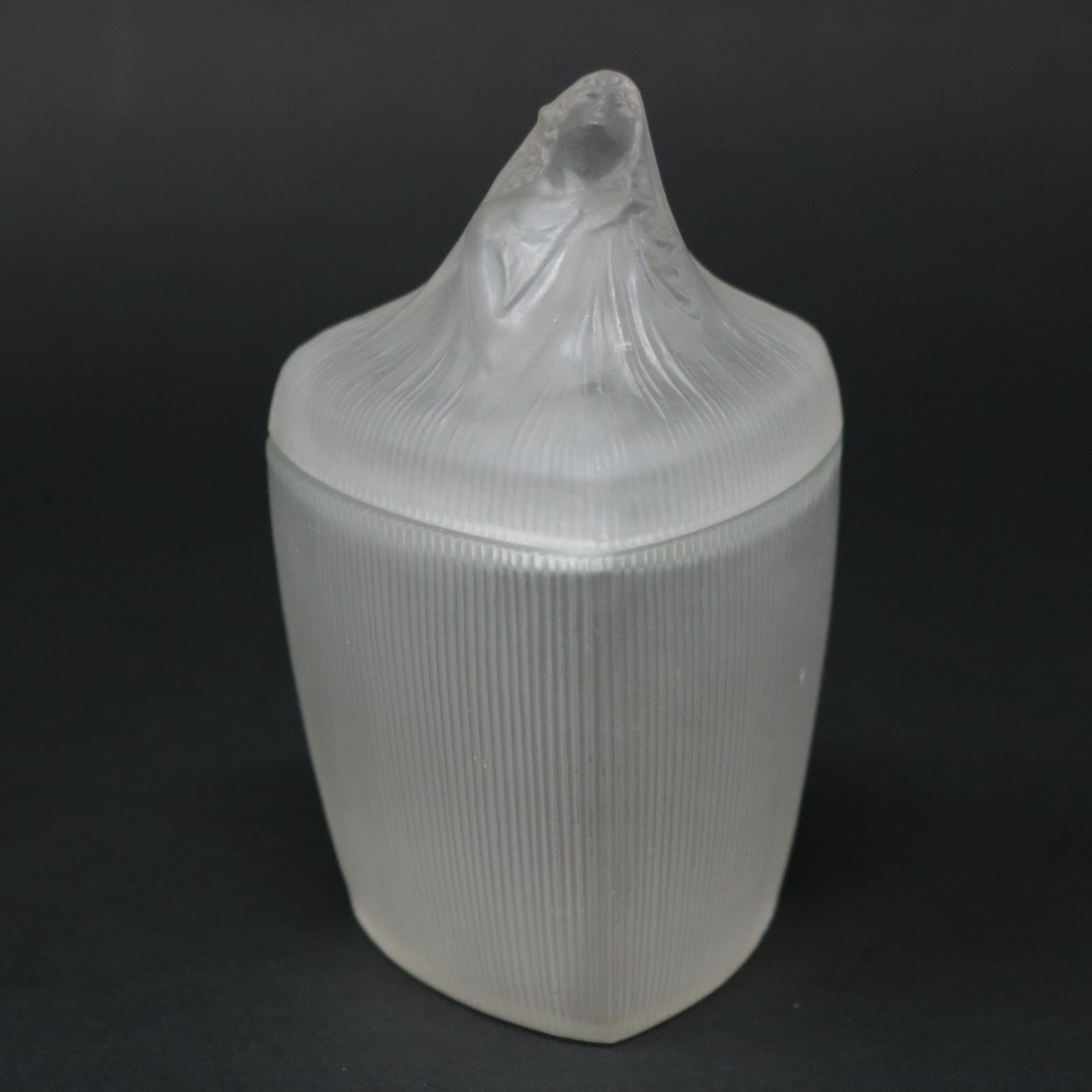 Rene Lalique Frosted Glass 'Tete Femme' Ointment Jar In Good Condition For Sale In Chelmsford, Essex