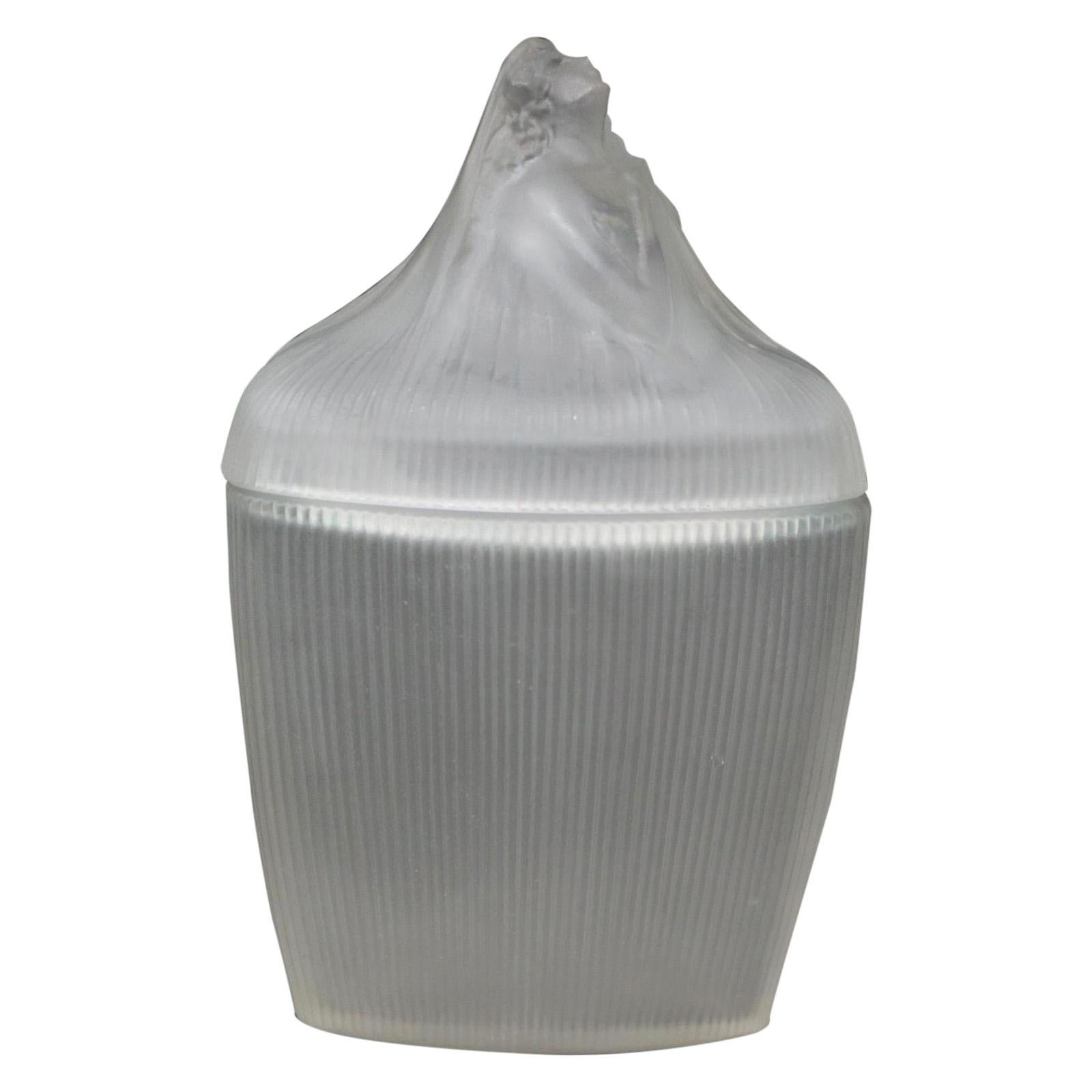 Cremefarbenes Milchglas „Tete Femme“ von Lalique für Damen im Angebot