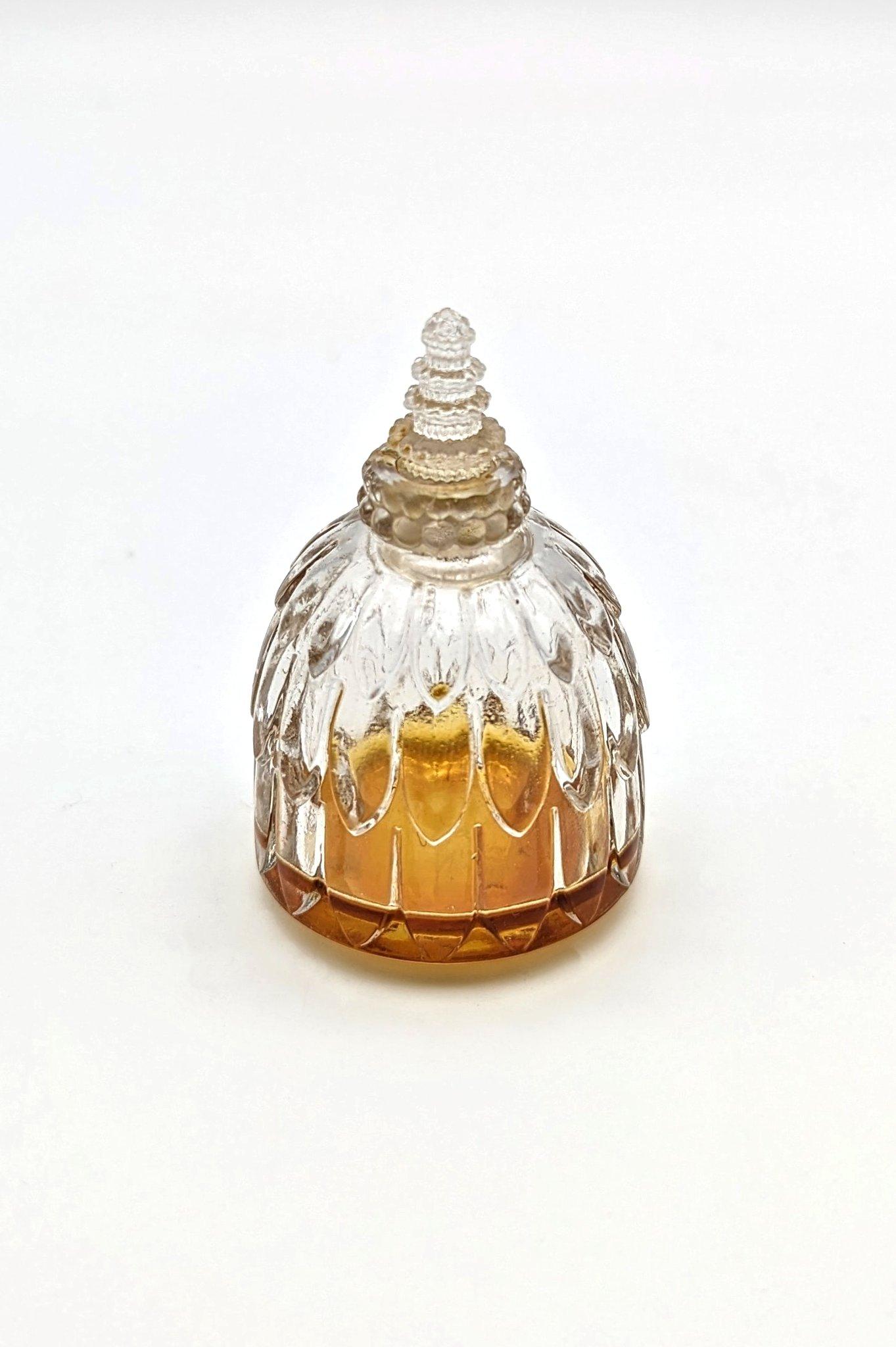 A wonderful design by René Lalique from 1929 for an art deco perfume bottle for the perfume company Forvil. 