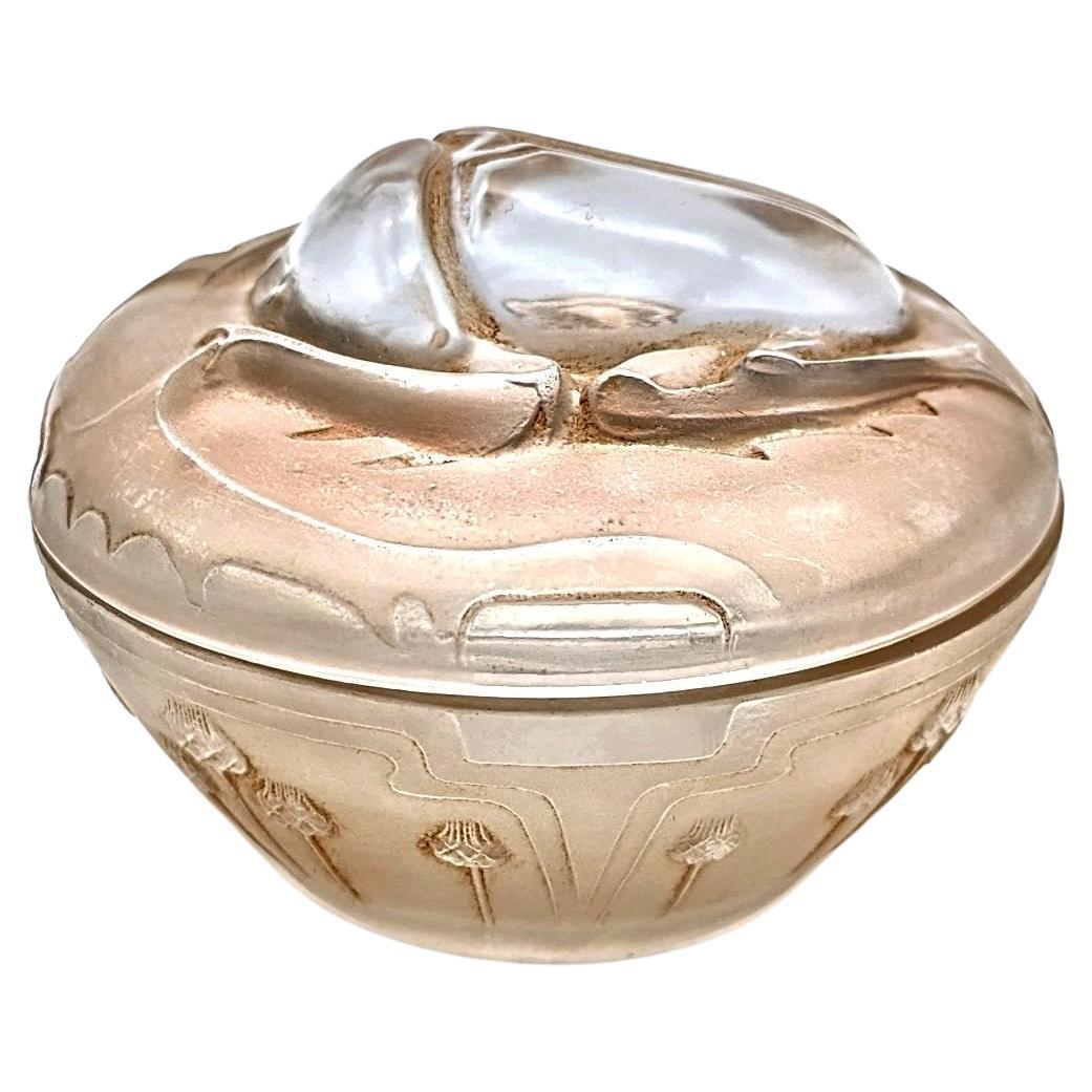 René Lalique glass art nouveau lidded box „Scarabée“ For Sale