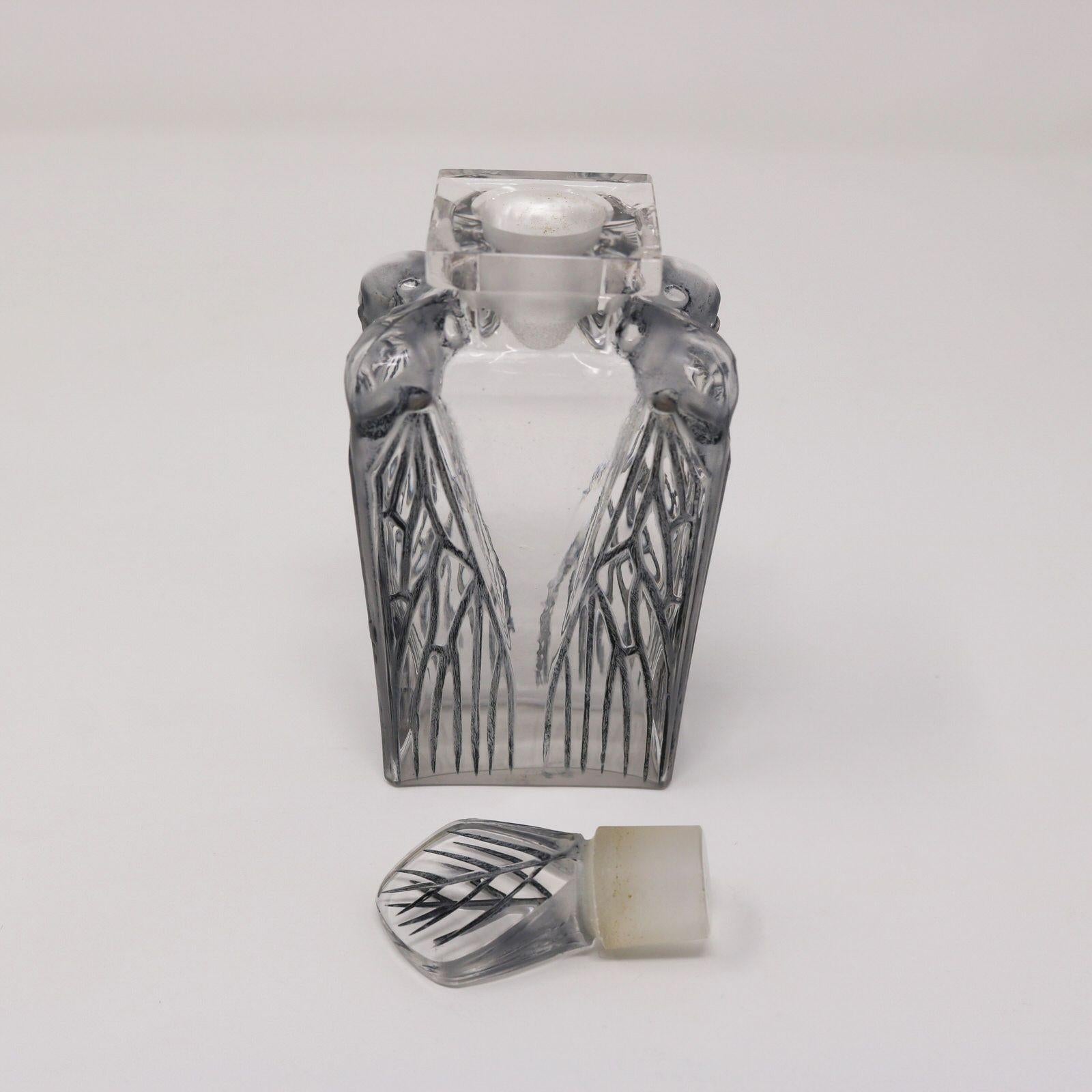 Bottiglia di profumo in vetro 'Cigalia' di Rene Lalique in vendita 5