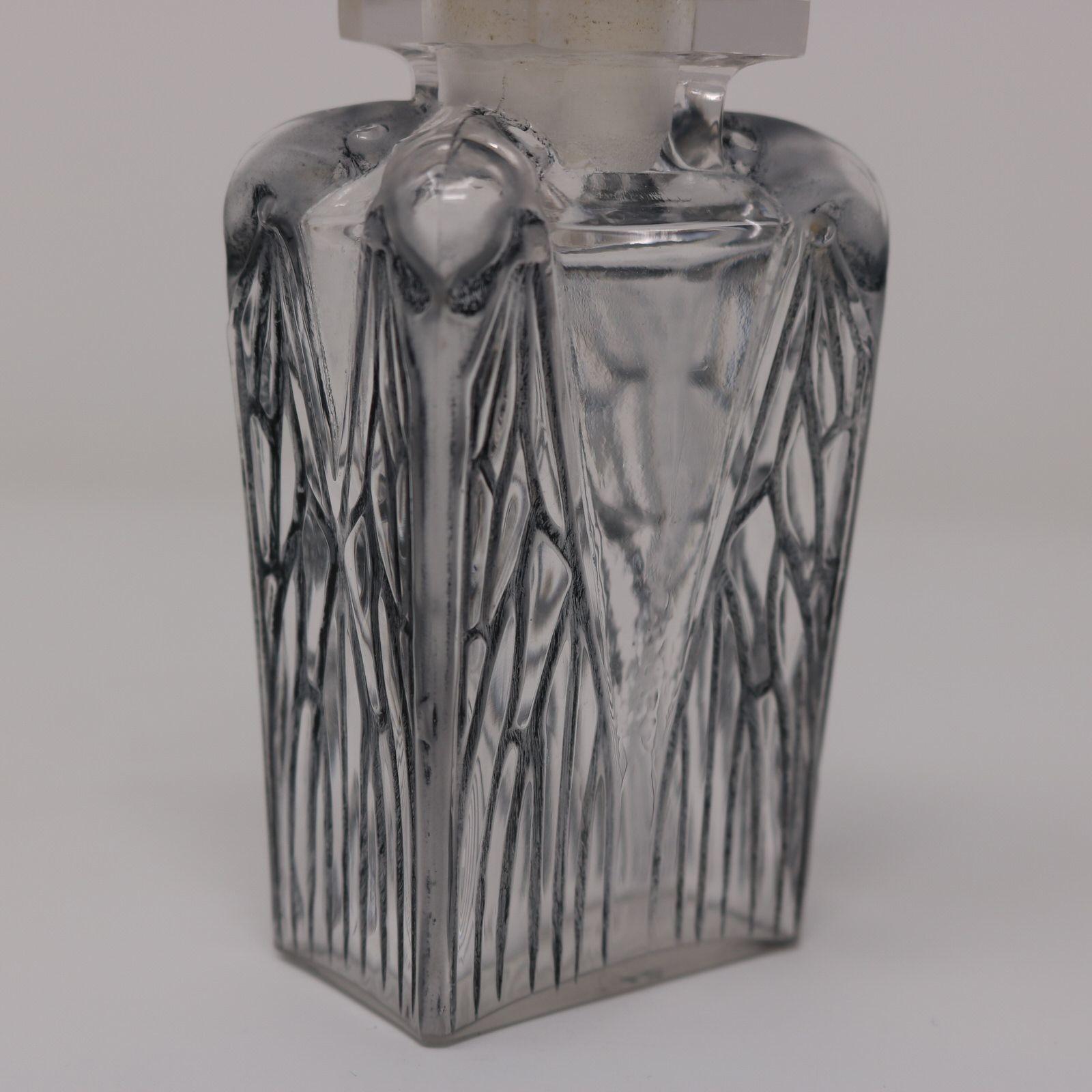 Bottiglia di profumo in vetro 'Cigalia' di Rene Lalique in vendita 3
