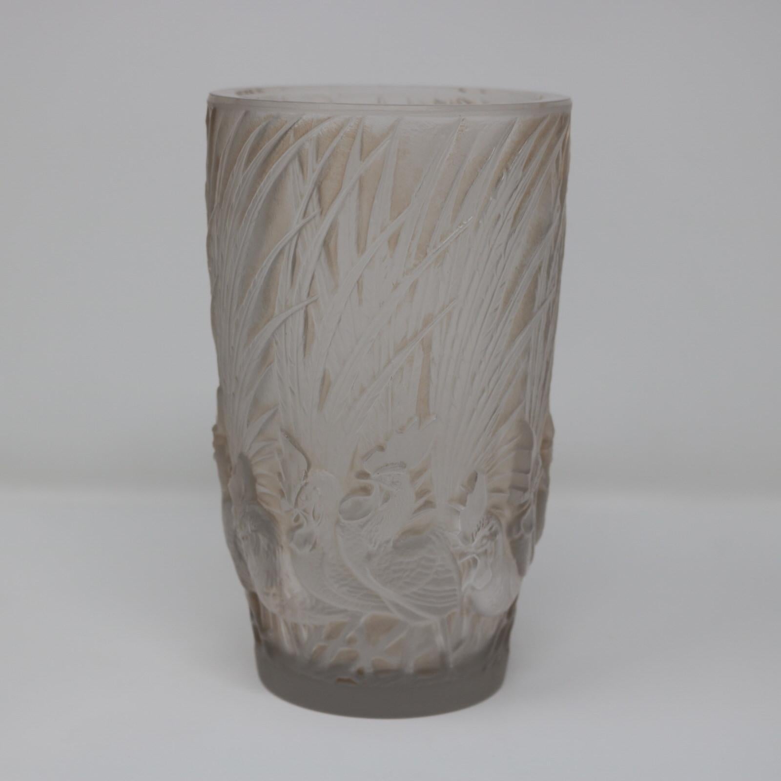 Vase « Coqs et Plumes » en verre Rene Lalique Excellent état - En vente à Chelmsford, Essex