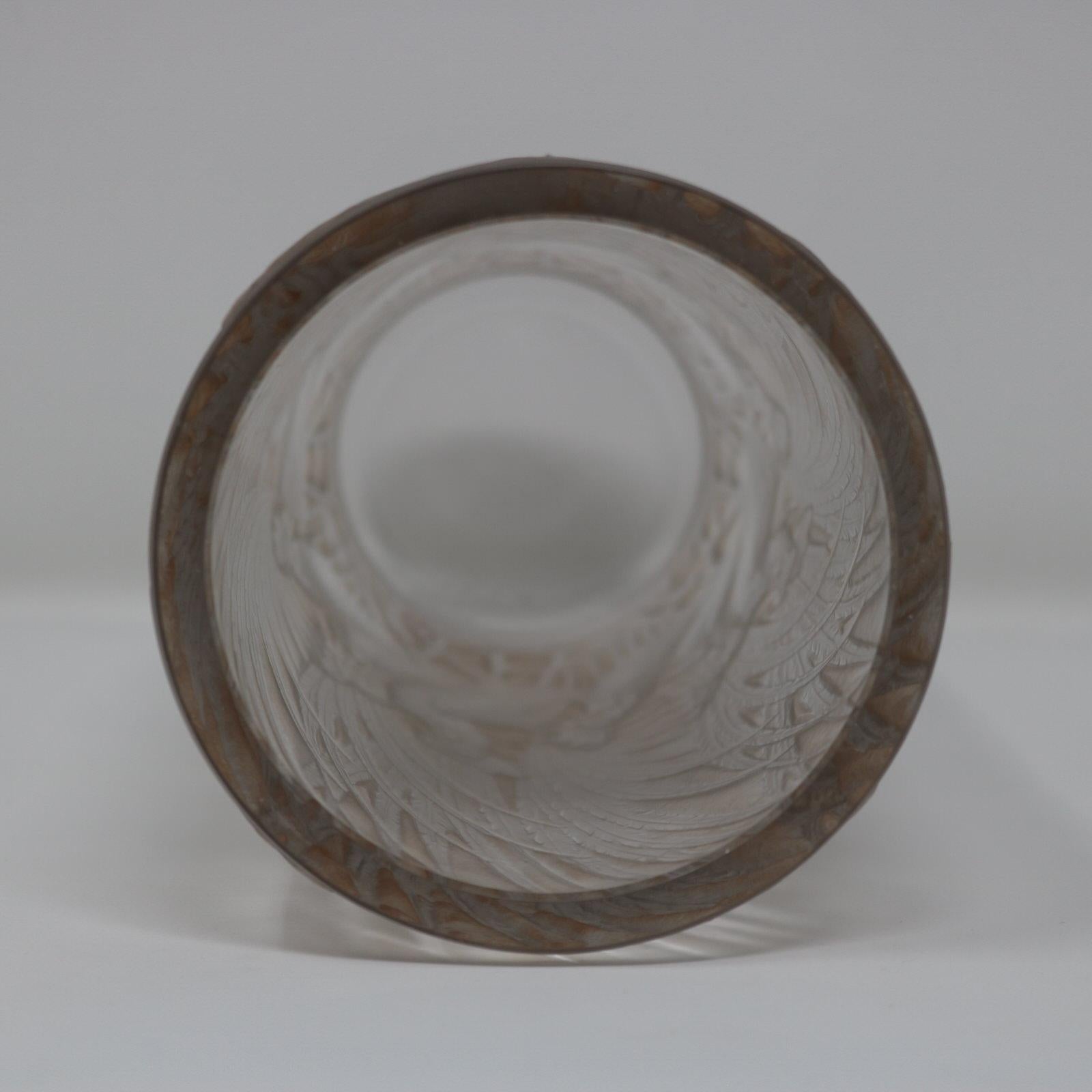 Inizio XX secolo Vaso in vetro 'Coqs Et Plumes' di Rene Lalique in vendita