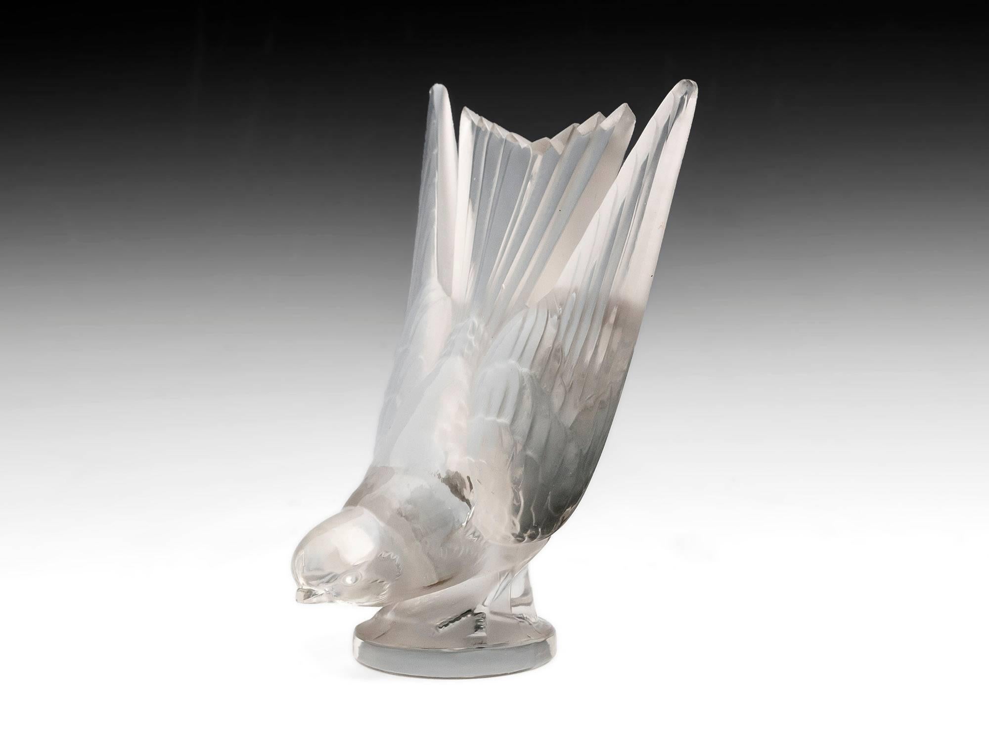 Rene Lalique Glass Hirondelle / Swallow Car Mascot with Mount 20th Century For Sale 2