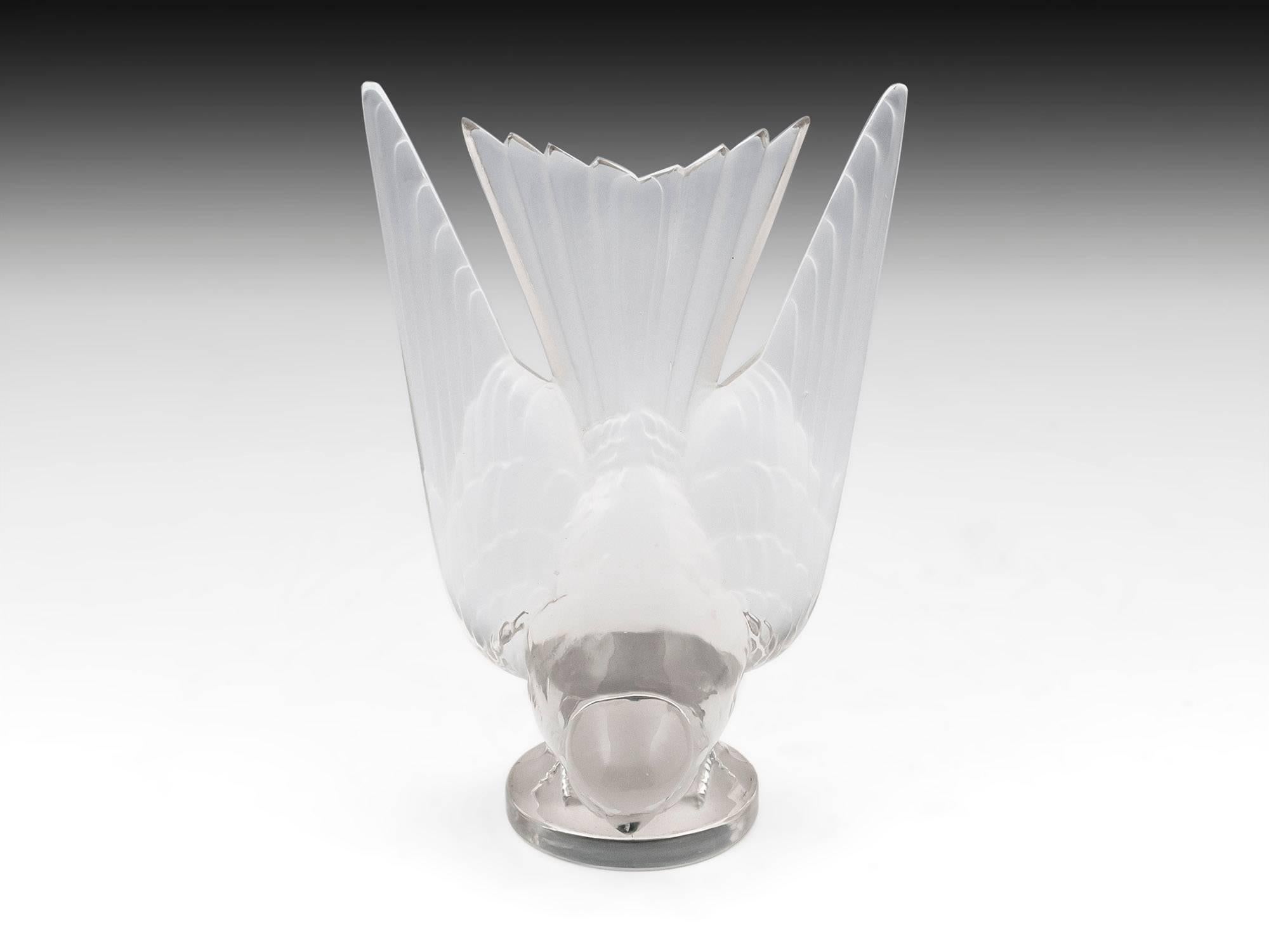 Rene Lalique Glass Hirondelle / Swallow Car Mascot with Mount 20th Century For Sale 1