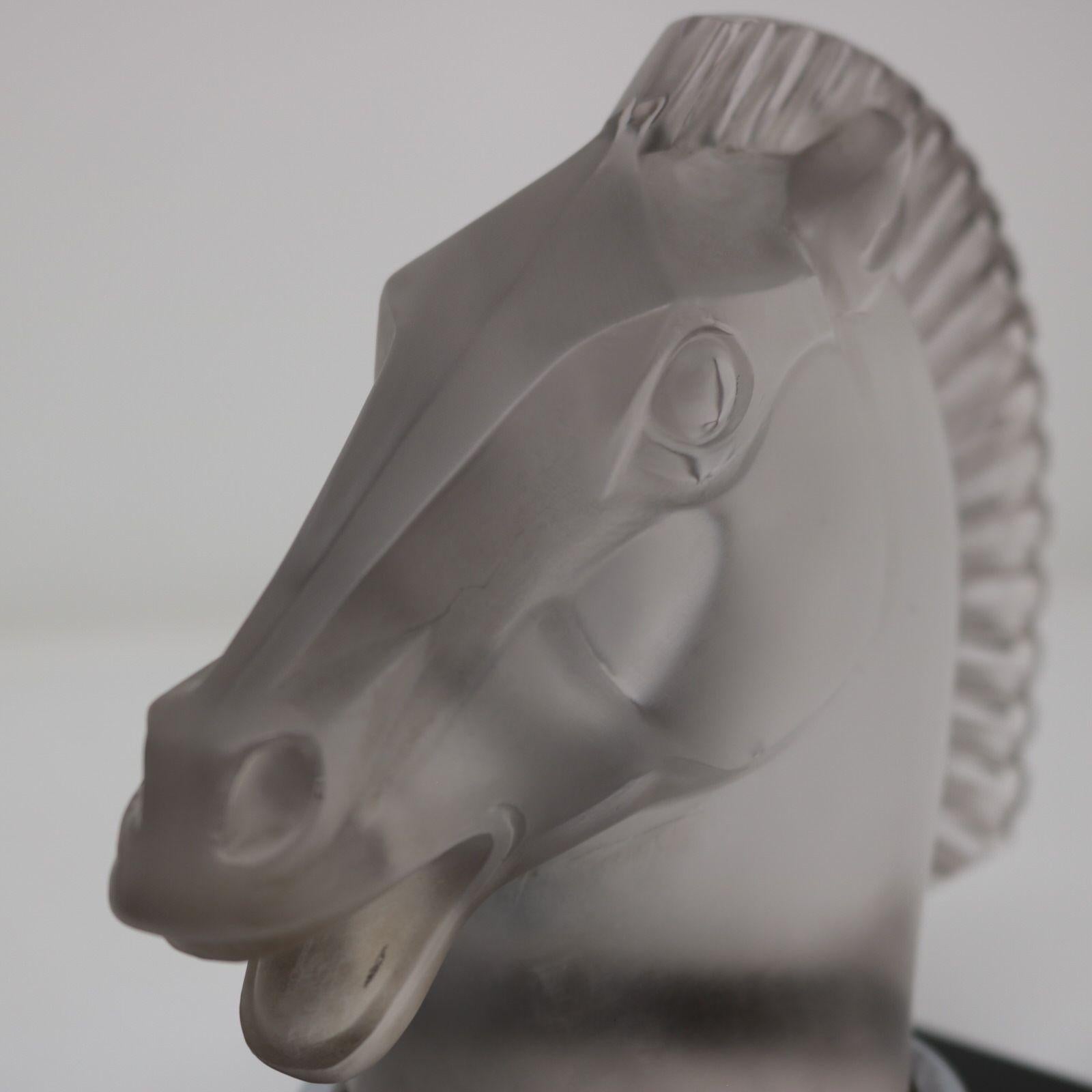 Rene Lalique Verre 'Longchamp B' Tête de Cheval Mascotte en vente 3