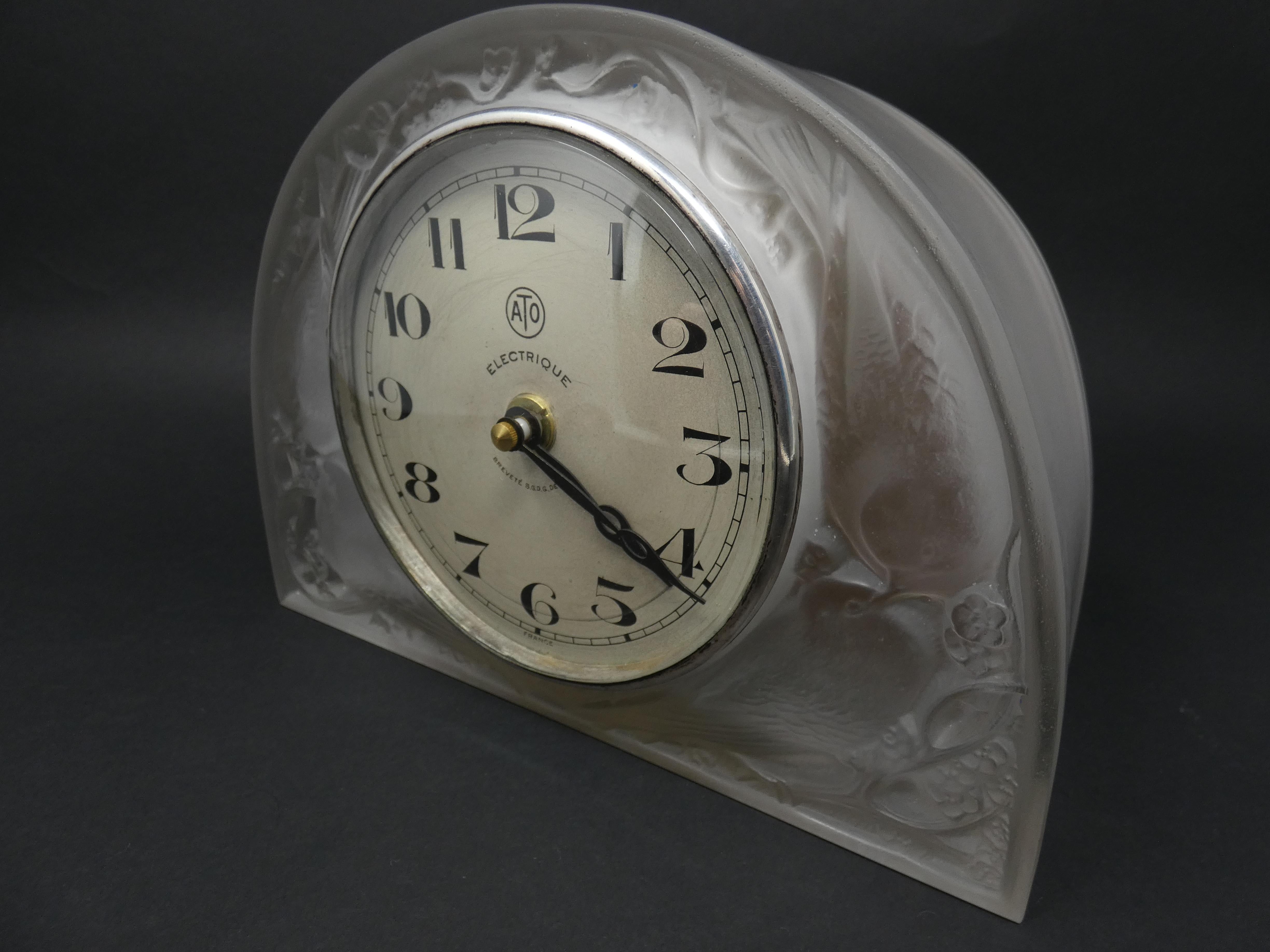 French René Lalique Glass 'Moineaux' Sparrows Clock For Sale