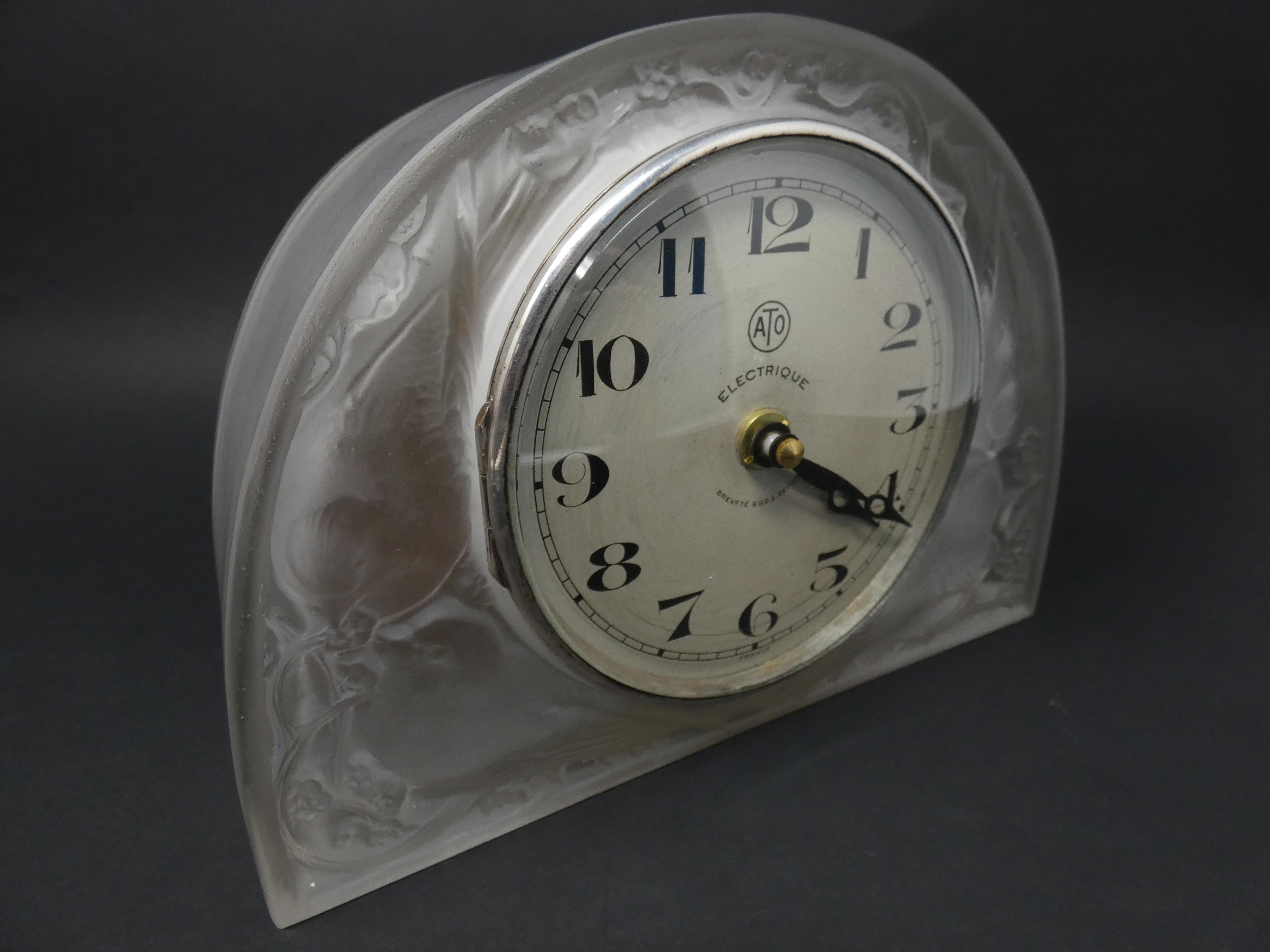 Pressed René Lalique Glass 'Moineaux' Sparrows Clock For Sale