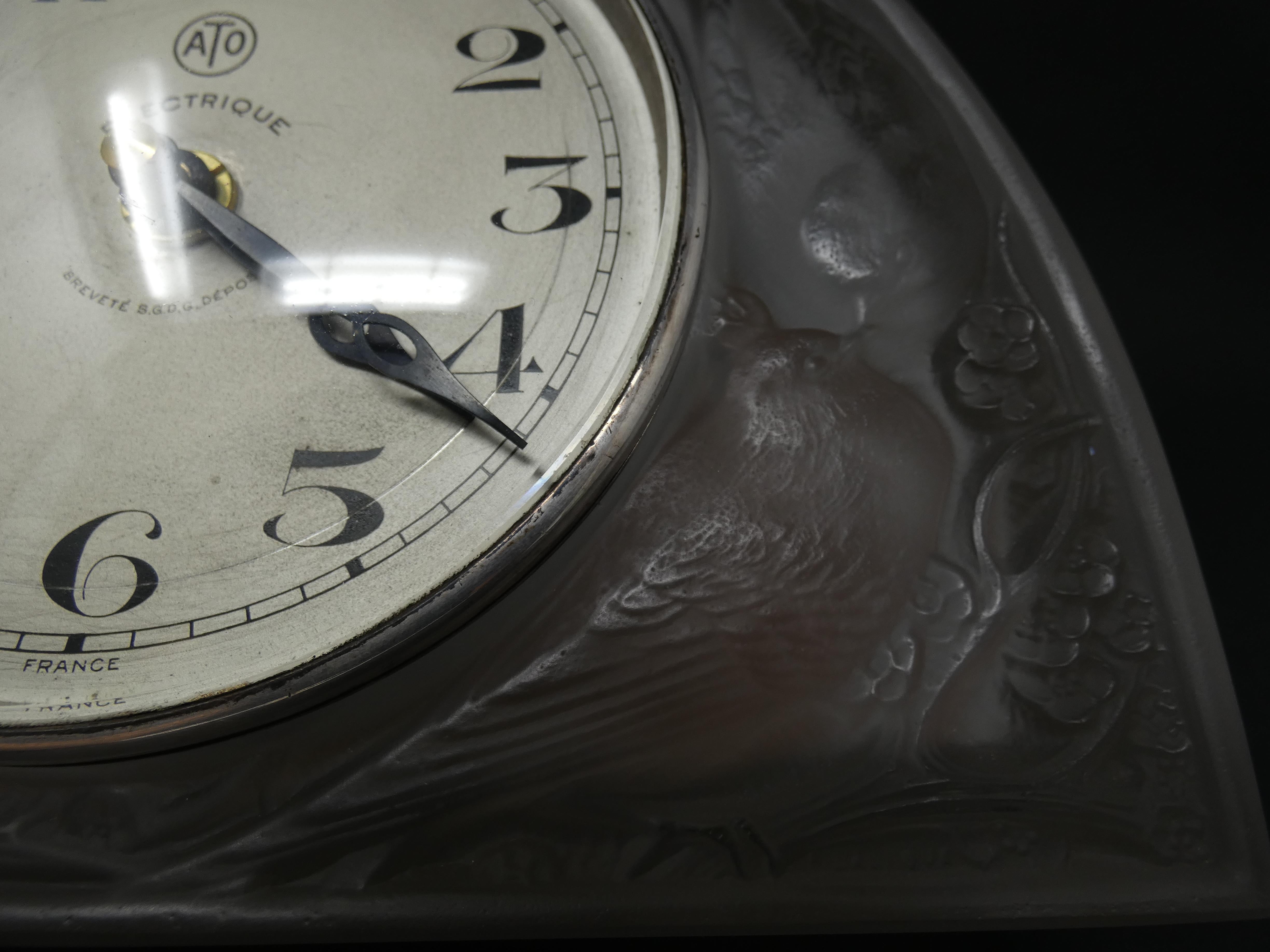 René Lalique Glass 'Moineaux' Sparrows Clock For Sale 1