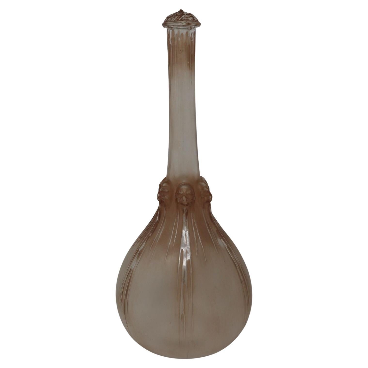 Decantador de cristal "Seis Tetes" de René Lalique