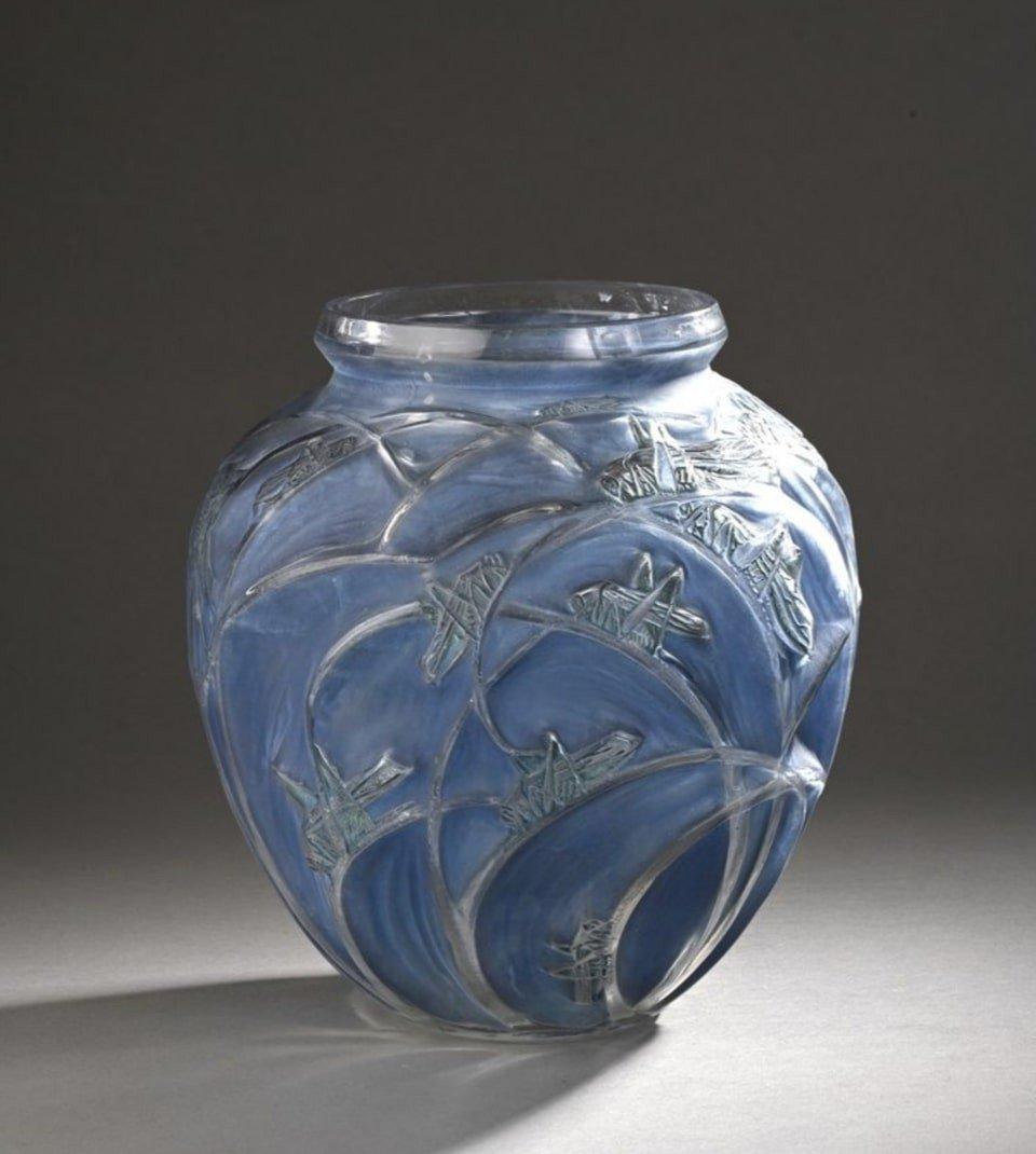 René LALIQUE, Glass Vase Sauterelles Model of 1912 In Good Condition For Sale In SAINT-OUEN-SUR-SEINE, FR