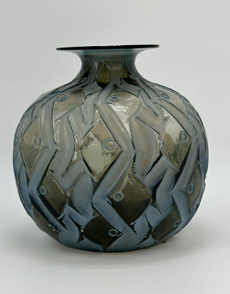 RENE LALIQUE , Grey Penthièvres Vase , 1928. In Good Condition For Sale In SAINT-OUEN-SUR-SEINE, FR