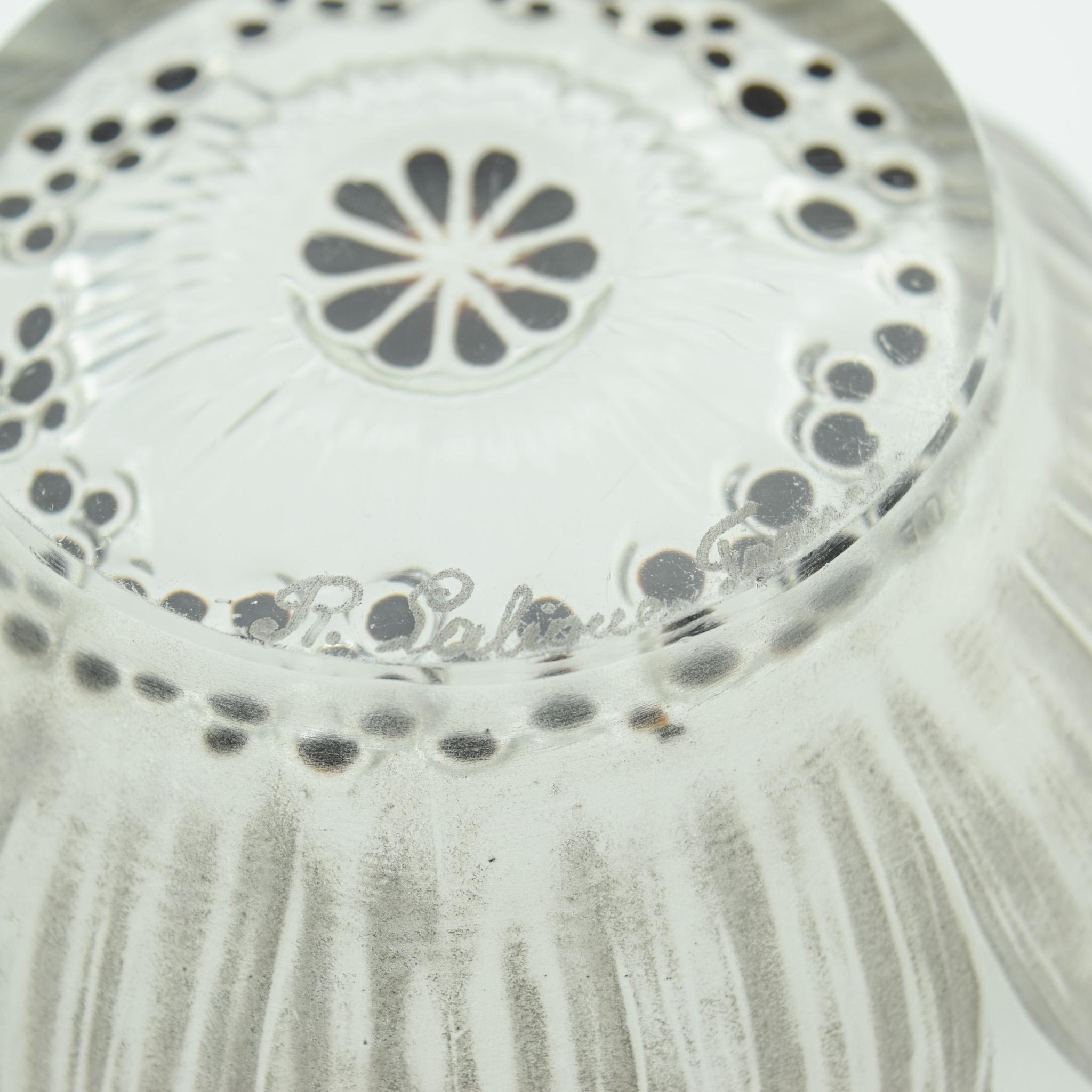 Ciotola Fleur di Rene Lalique colorata e smaltata di grigio C1912 In condizioni buone in vendita a Devon, GB