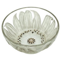 Cuenco Fleur de René Lalique teñido de gris y esmaltado C1912
