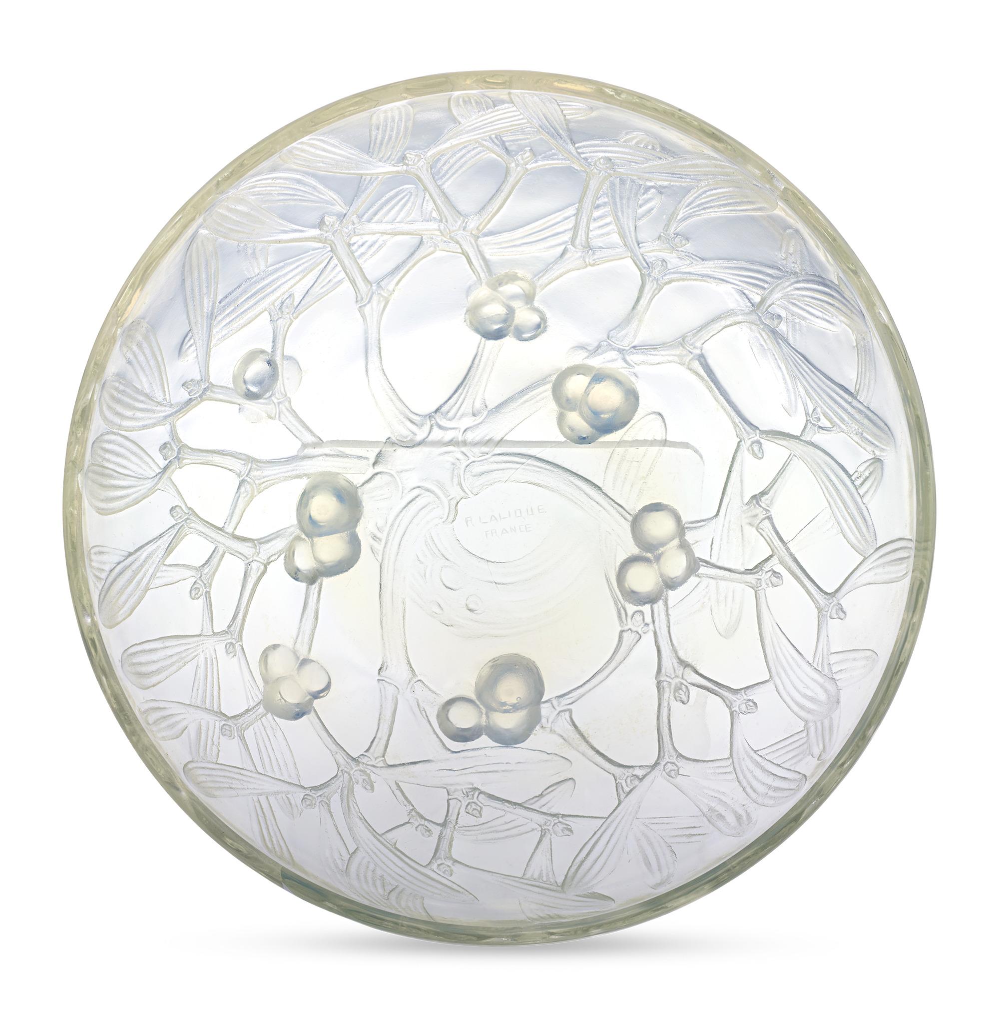 Art déco René Lalique Bol en verre opalescent Gui en vente