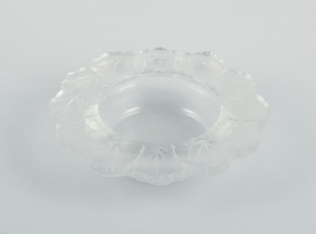 Rene Lalique, Honfleur bowl in art glass.
1960/70s.
Signed Lalique France.
D 22.0 x H 6.5 cm.
In good condition with minor signs of use.