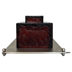 Modèle de veilleuse en forme d'encrier de René Lalique avec does Créé en 1913