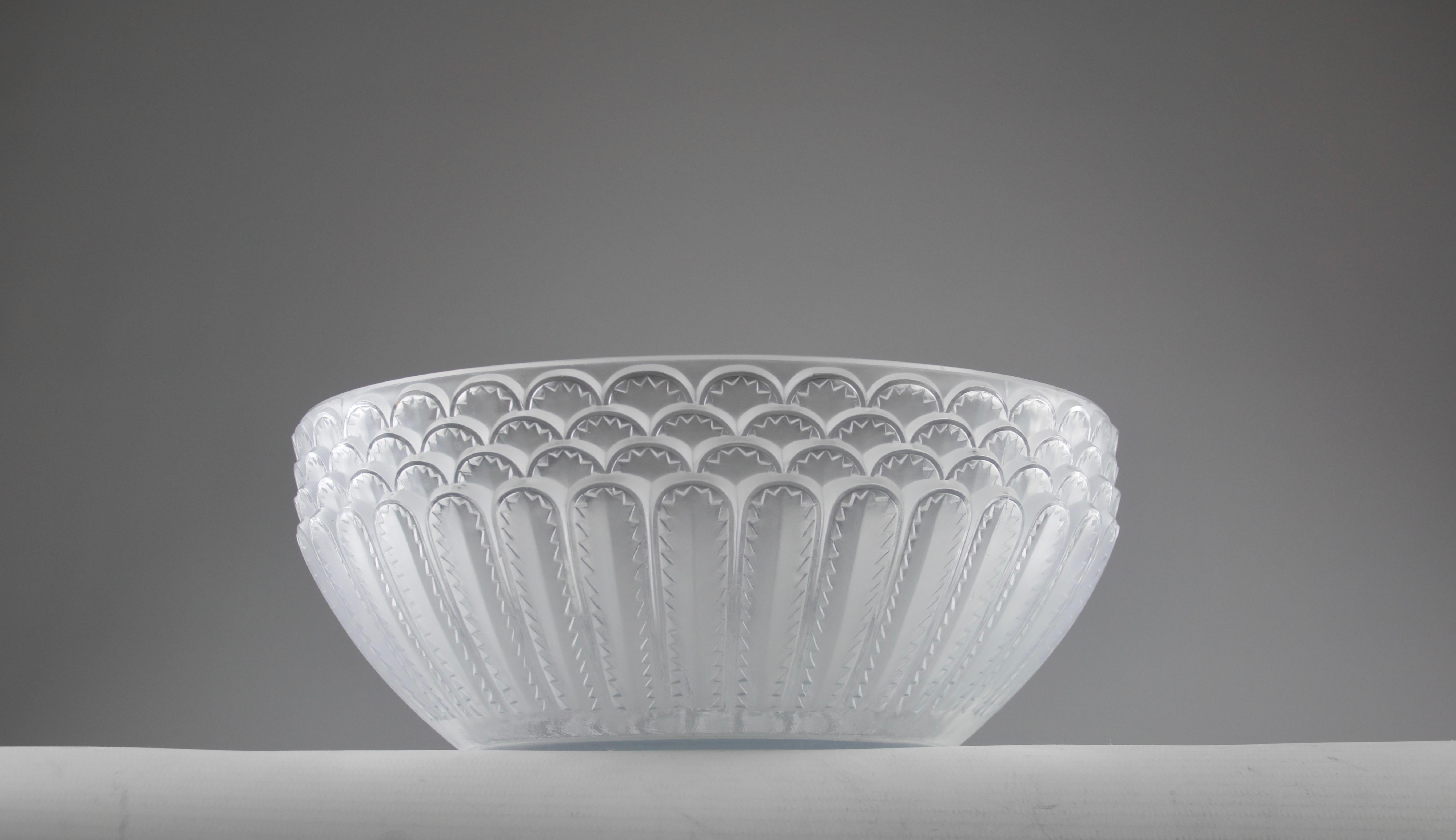 Beautiful 'Jaffa' model bowl, model created by Rene Lalique in 1931. Signed R. Lalique.

In good condition. Slight scratches under base.

Dimensions in cm ( H x D ) : 8.6 x 21.1

Secure shipping.

The René Lalique 