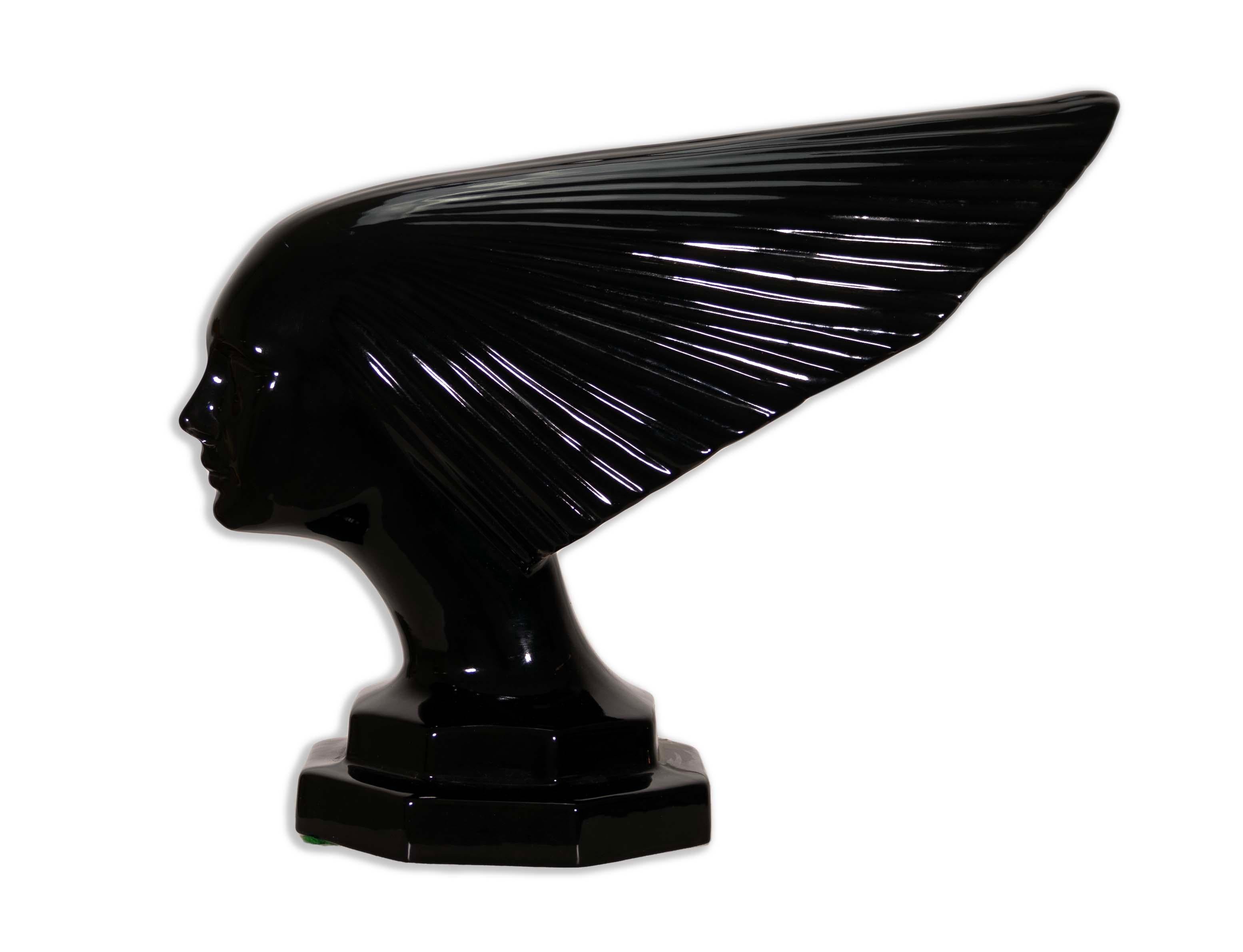 Rene Lalique Lady Victory Acrylic Art Deco Female Figural Sculptural Table Lamp In Good Condition In Keego Harbor, MI