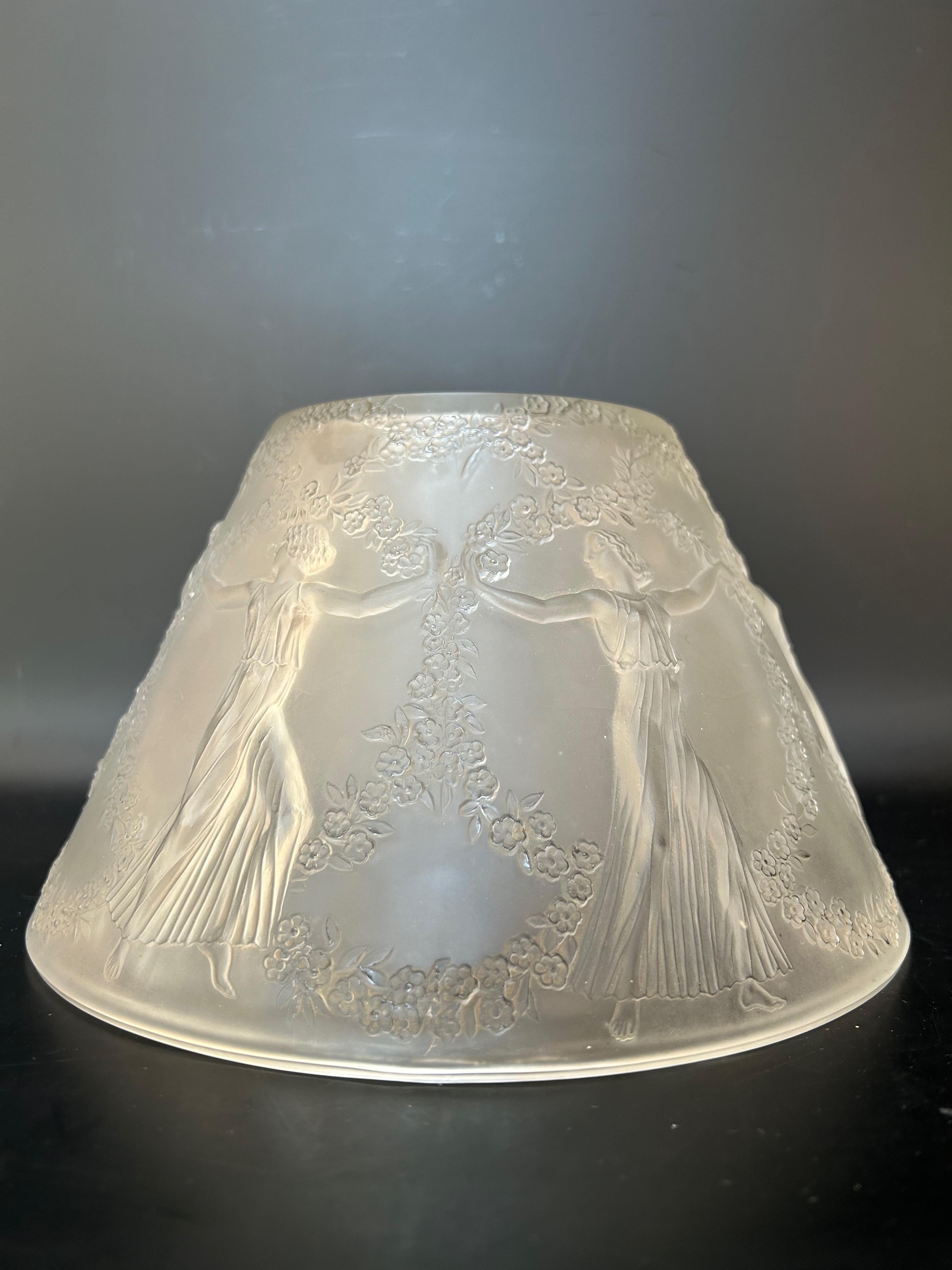 Art déco René Lalique Cache lampe 6 danseuses en vente