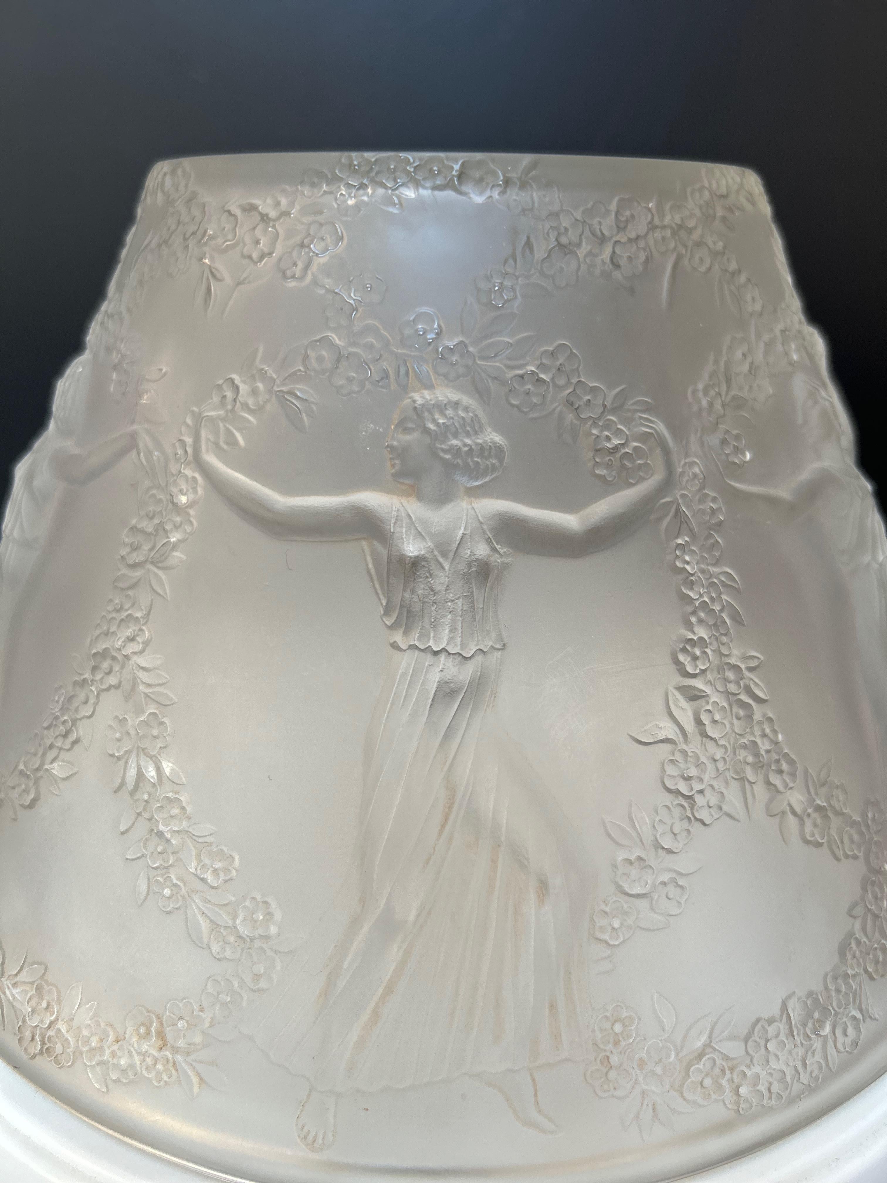 René Lalique Cache lampe 6 danseuses en vente 1