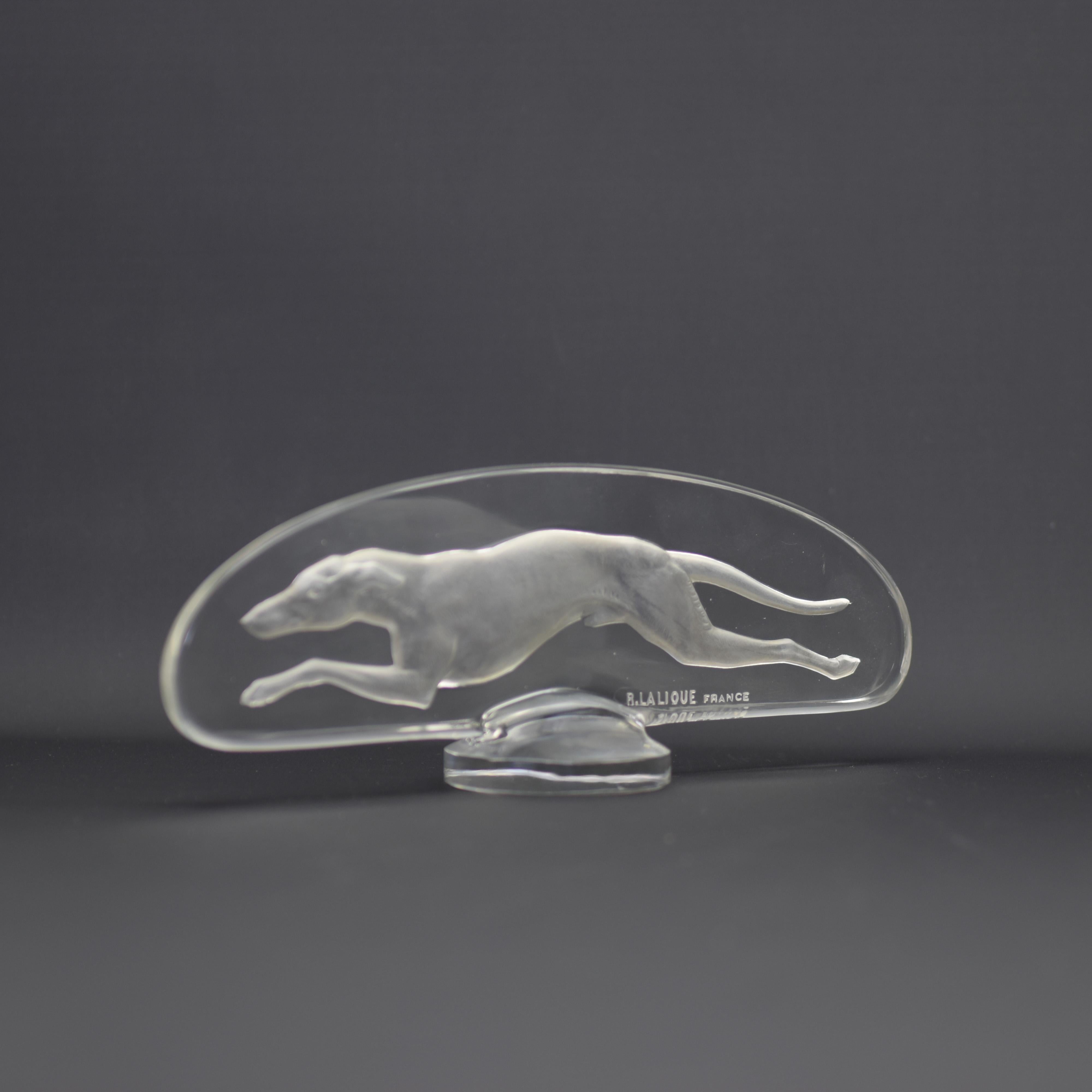Art Déco Mascotte per auto di Rene Lalique Levrier C1928 in vendita
