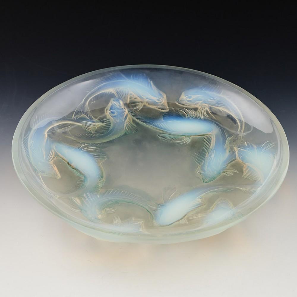 Heading : Rene Lalique Martigues Coupe designed 1920
Date : Designed 1920 , Marcilhac 377
Origin : Wingen-sur-Moder, Alsace, France
Bowl features : The mullet have a rose gold opalalescence
Marks : Moulded mark R LALIQUE with an incised