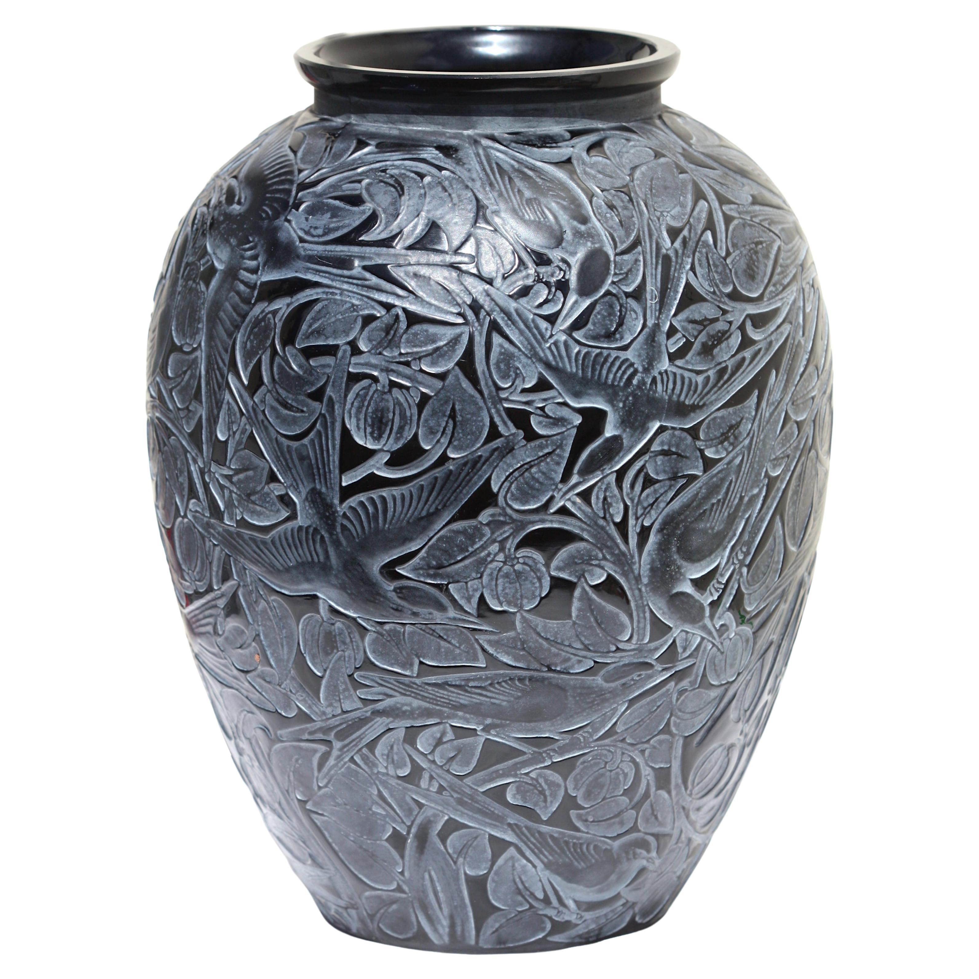 Rene Lalique "Martin-Pecheurs" Black Glass Vase, Marcilhac Reference No 92 For Sale