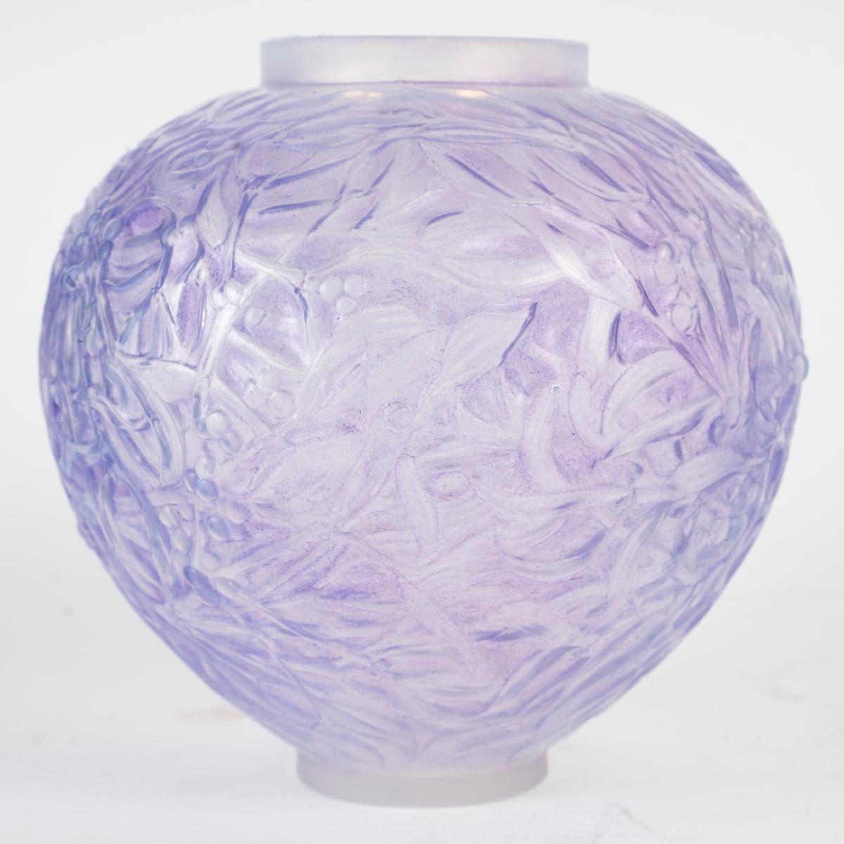 René Lalique, Mistletoe vase 1