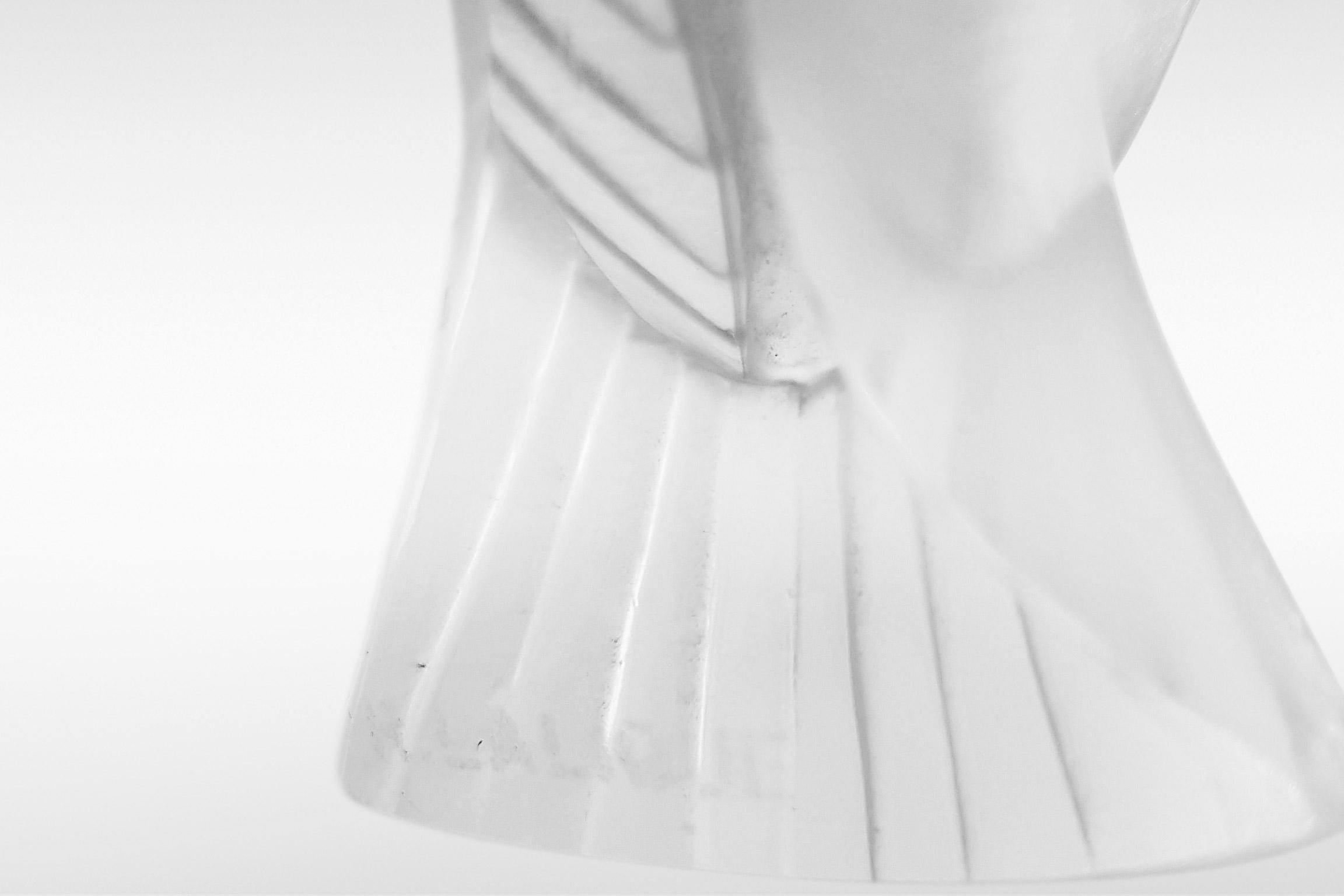 Verre Figurine Art Déco de Rene Lalique 'Moineau au Fier'. en vente